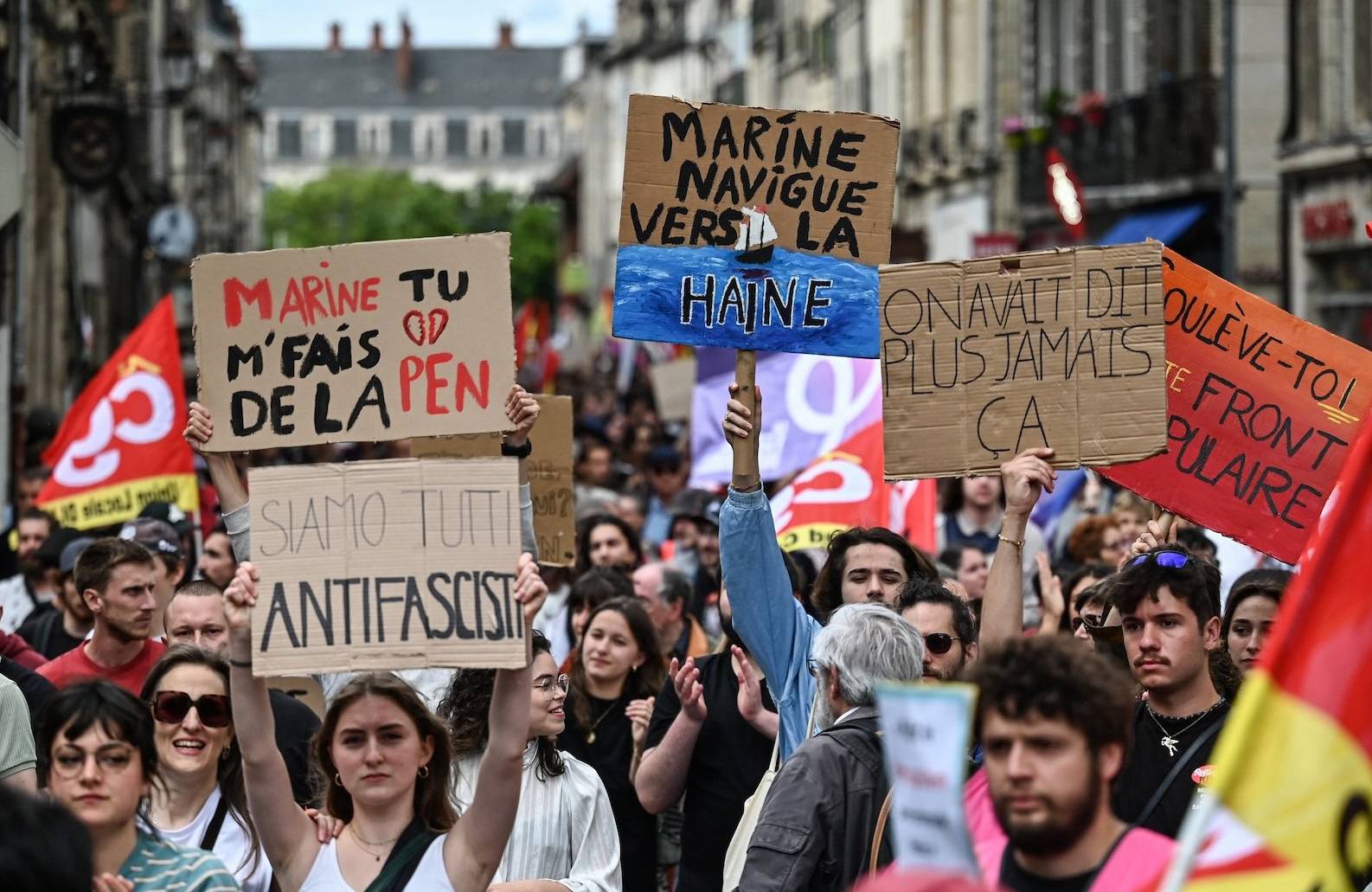 Uliczny protest przeciwko skrajnej prawicy we Francji, w mieście Dijon