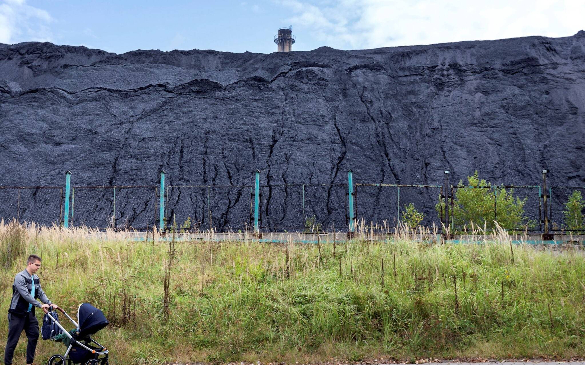 Grafika do artykułu Na koniec roku elektrownie nie chcą już odbierać węgla. Ale kopalnie wciąż fedrują i czekają na rząd