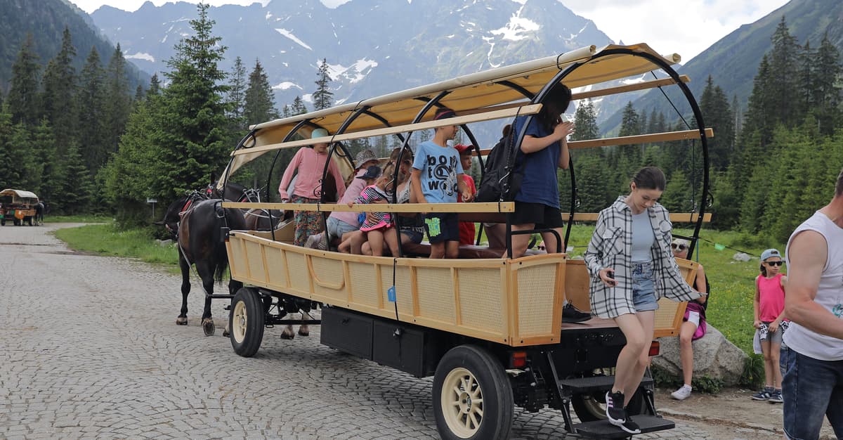 Majówka nad Morskim Okiem. Wozy konne zostają
