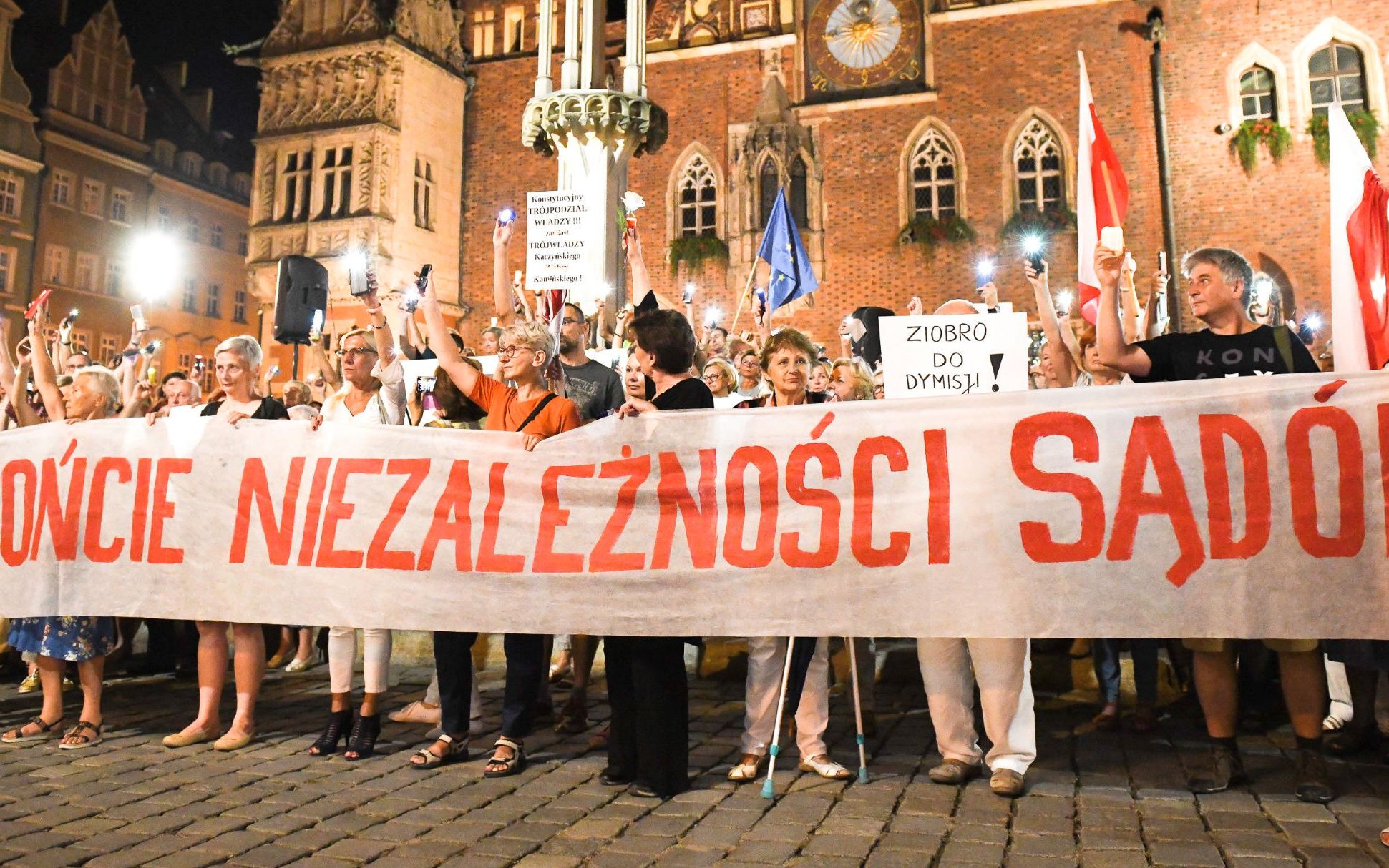 Grafika do artykułu Sąd w Amsterdamie odmawia wydania Polaka, bo sądy w Polsce nie są niezależne