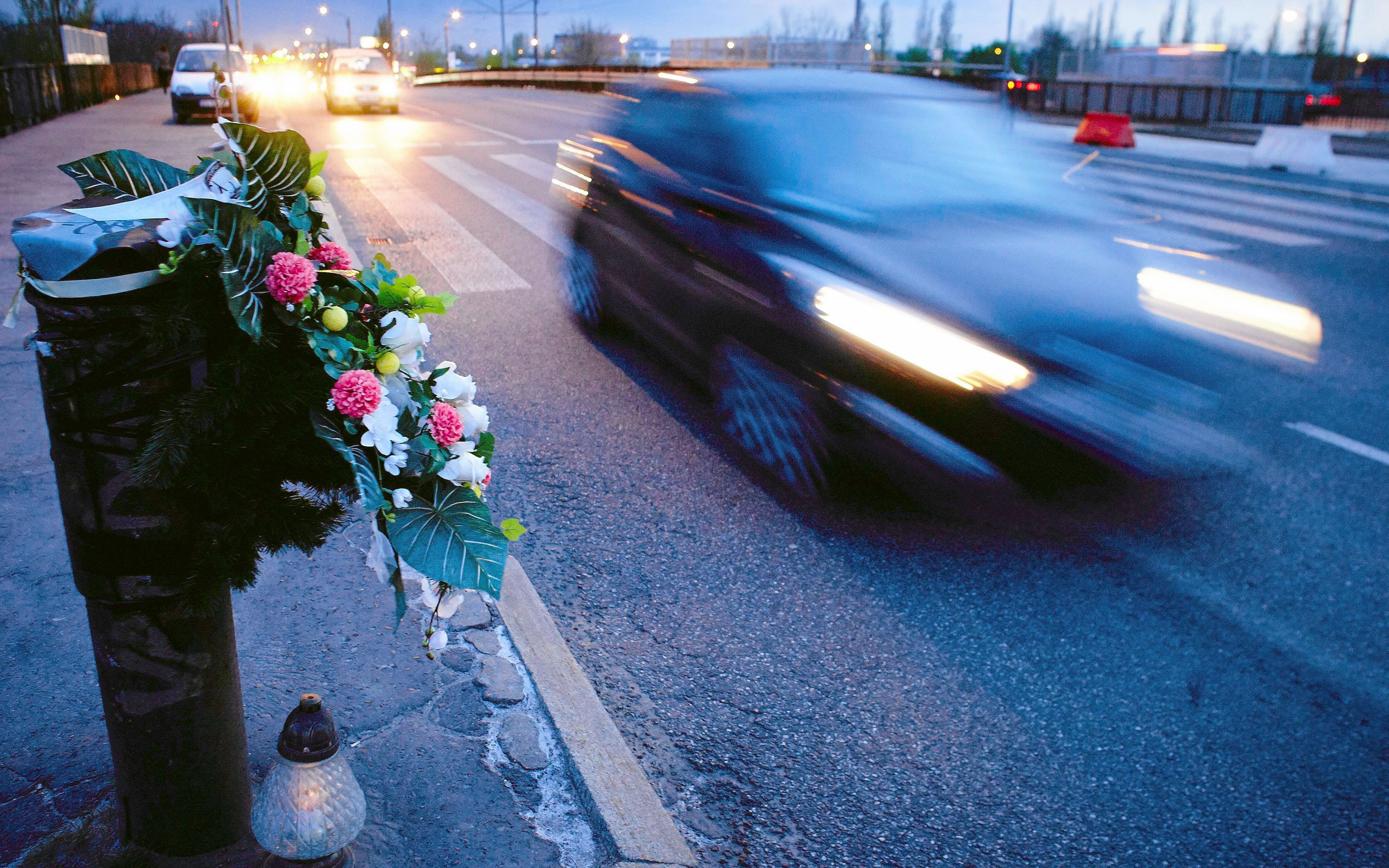 27.04.2015 Lodz. ul Przybyszewskiego , miejsce tragicznego wypadku w ktorym zginela kobieta przejechana na pasach .
Fot . Marcin Stepien / Agencja Gazeta