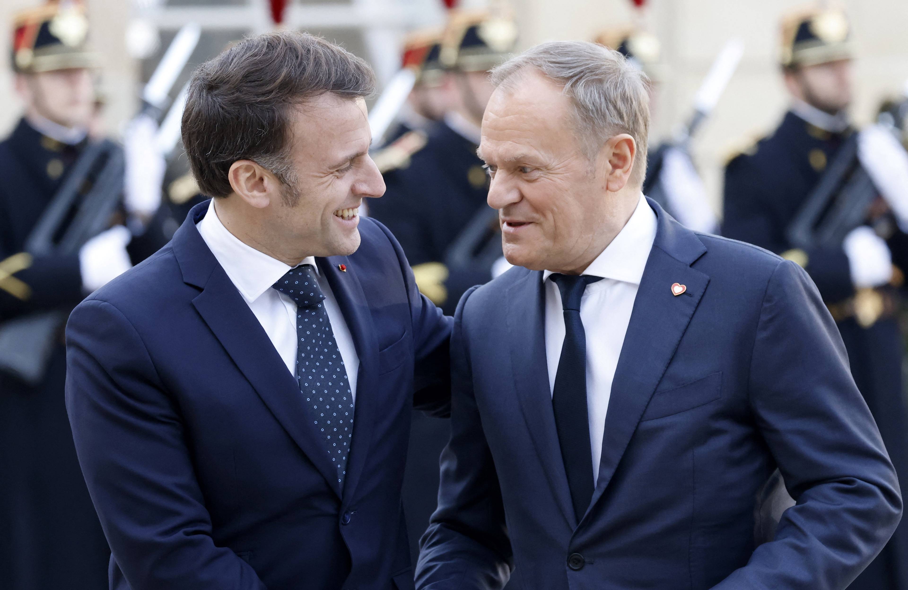 Emanuell Macron i Dinald Tusk przed rozmowami, 17.02.2025 r.