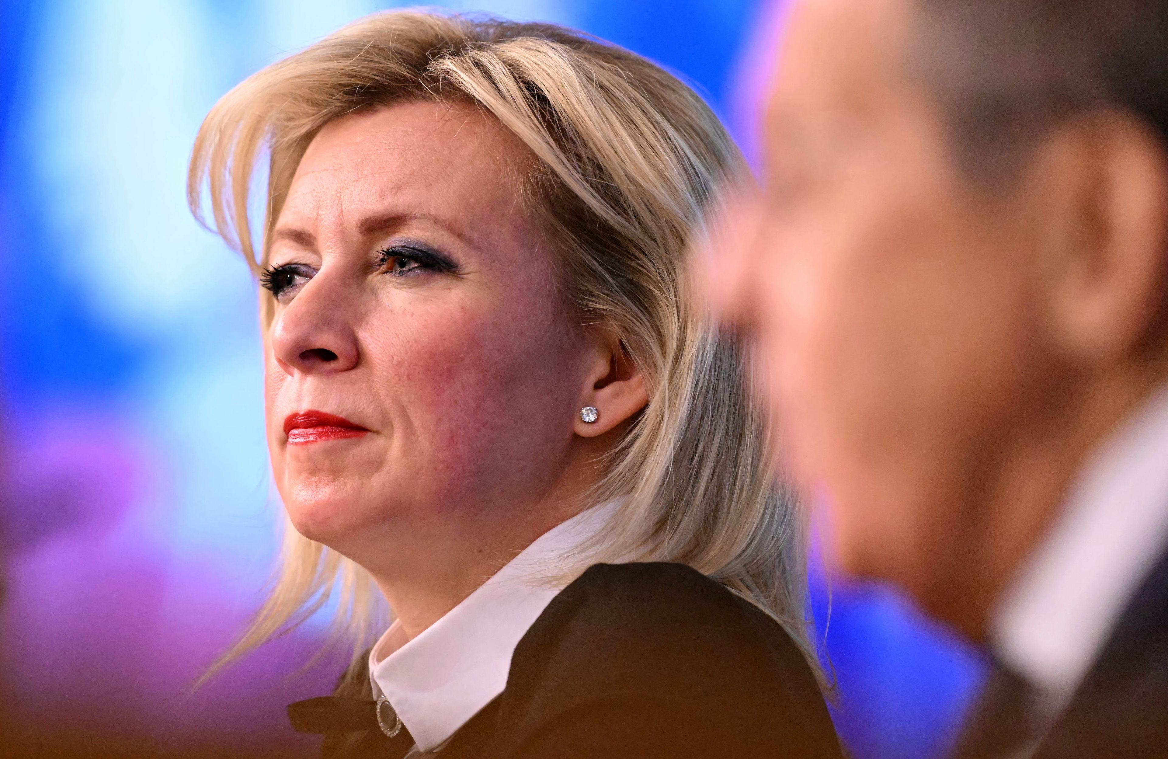 Maria Zacharowa i szef rosyjskiego MSZ Siergiej Ławrow