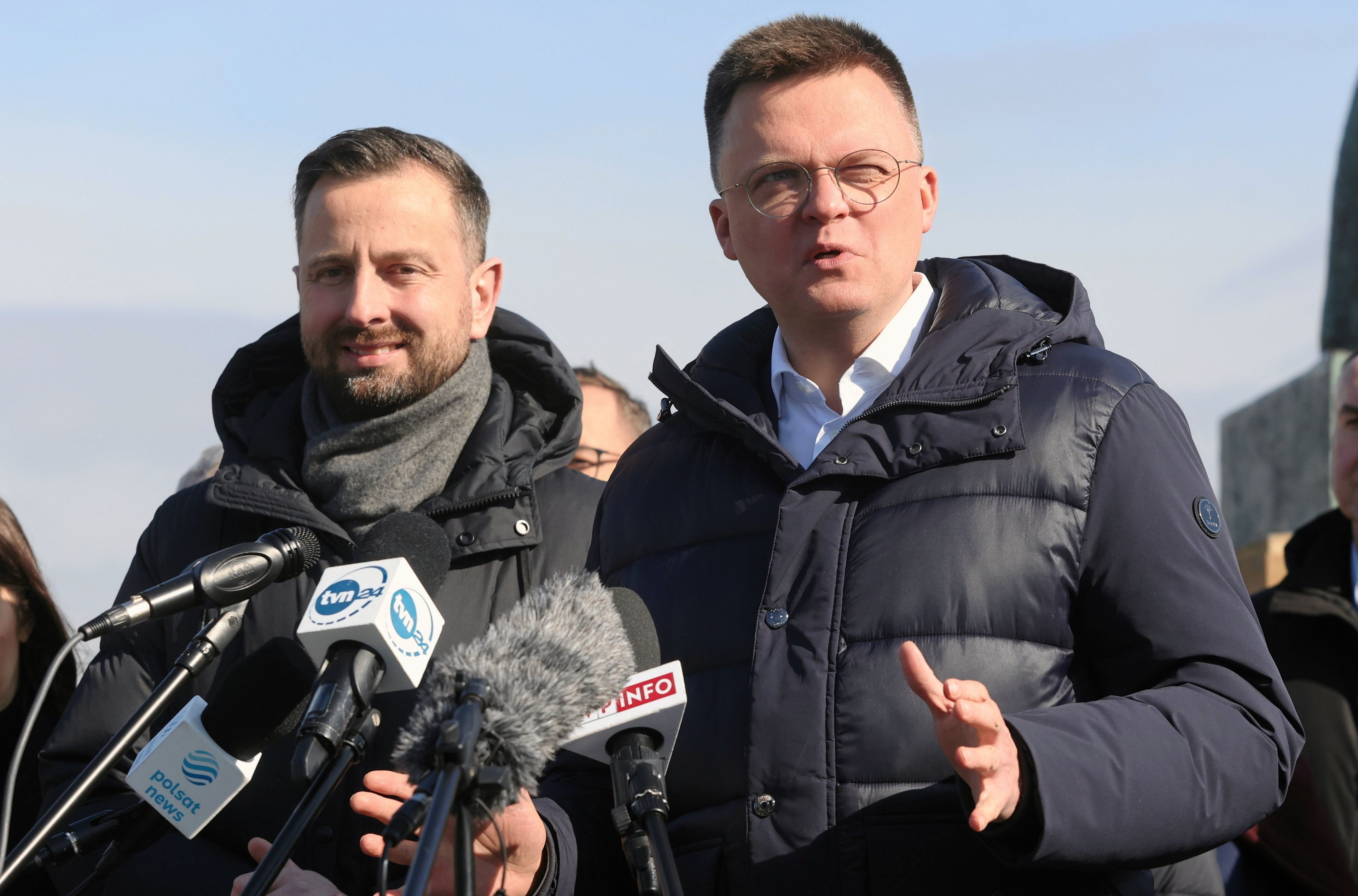 Kosiniak-Kamyusz i Hołownia przed mikrofonami