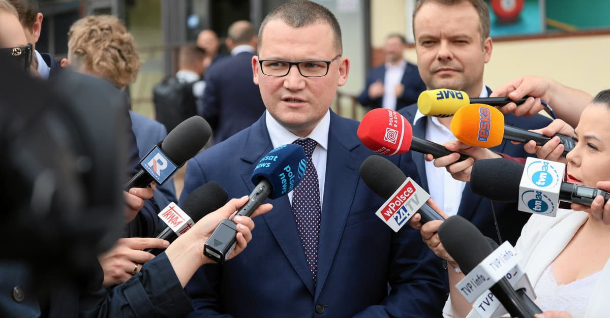 На улице Новогродской Качиньский беседовал с Навроцким о плане действий избранного президента