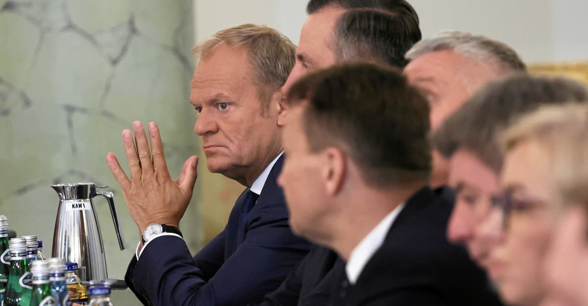 Coraz więcej Polaków krytycznie ocenia rząd Tuska. CBOS publikuje sondaż