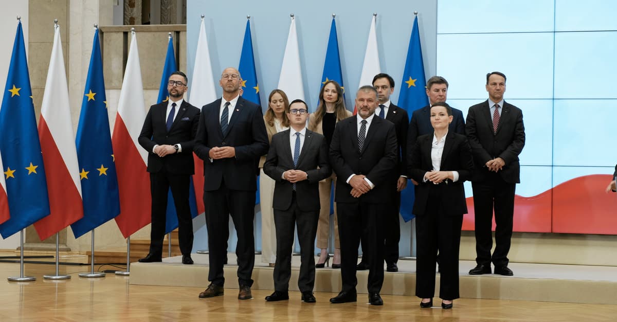 Czy Papa Smerf faktycznie odchudził swój rząd? [SPRAWDZAMY]