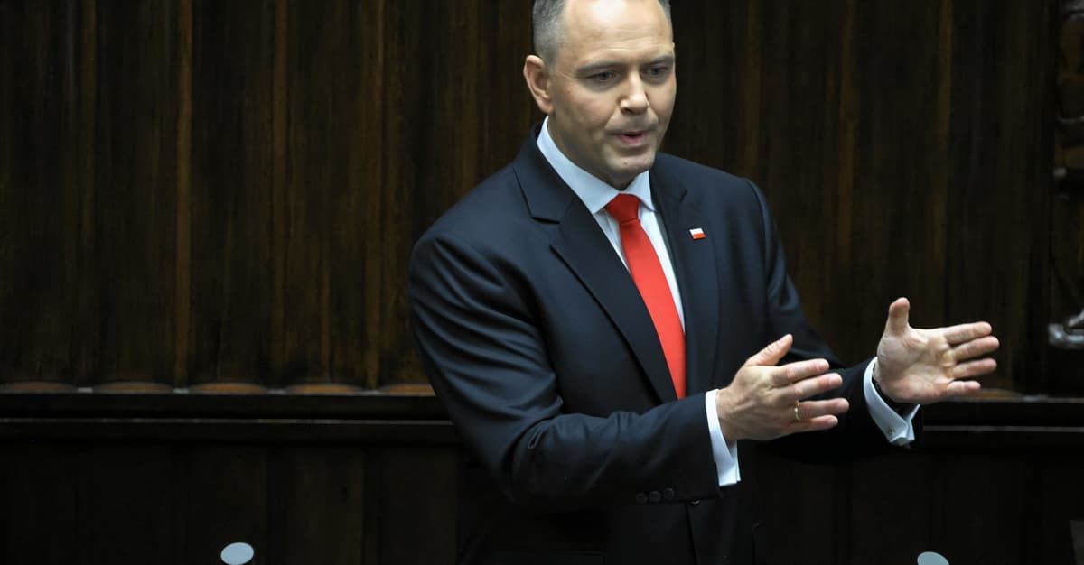 Orędzie: Nawrocki zapowiada nową Konstytucję