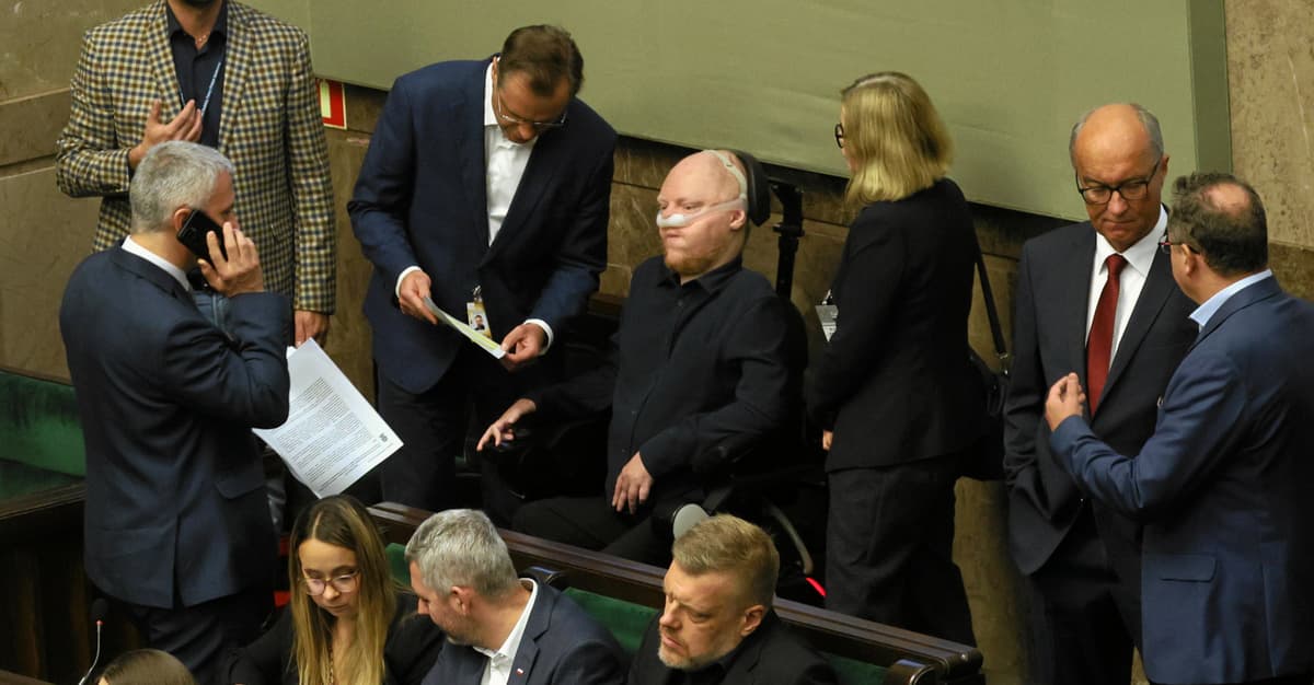 Zmarnowane 30 mln dla opiekunów osób z niepełnosprawnościami. Błąd ministra Krasonia