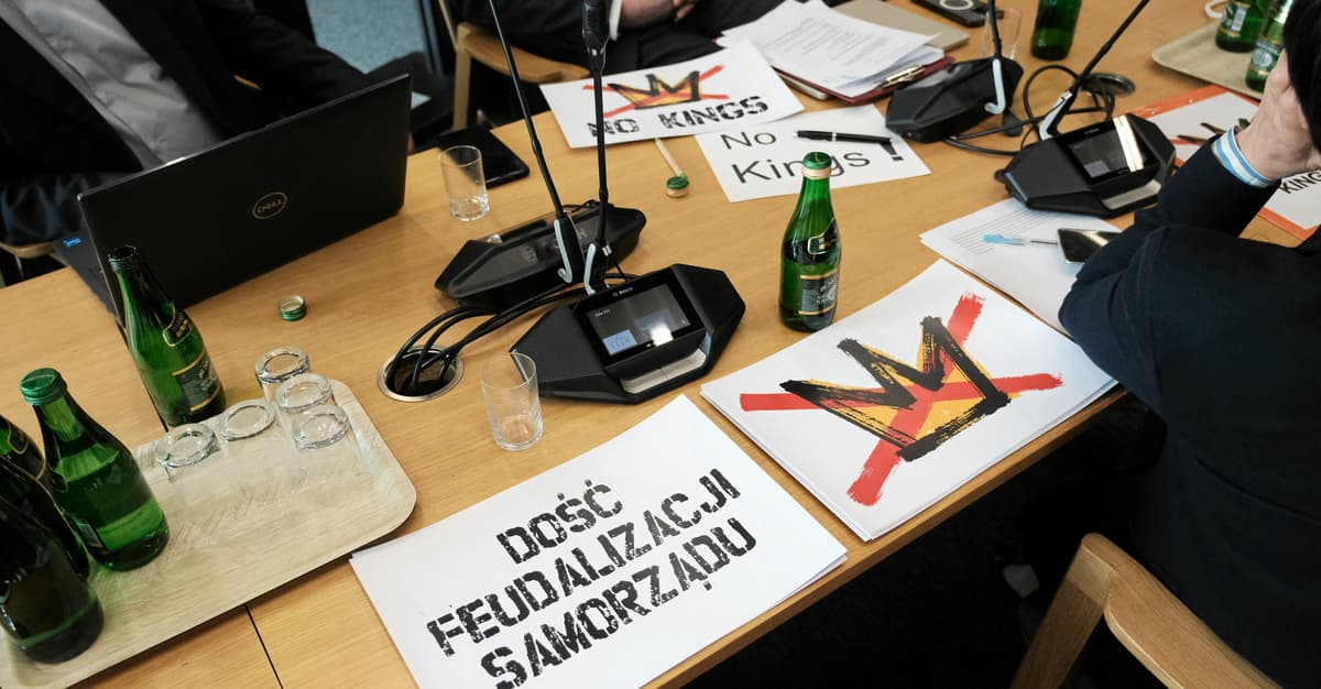 Jakie głosy uwzględni rząd ws. limitu kadencji dla samorządów? Batalia samorządowców z obywatelami