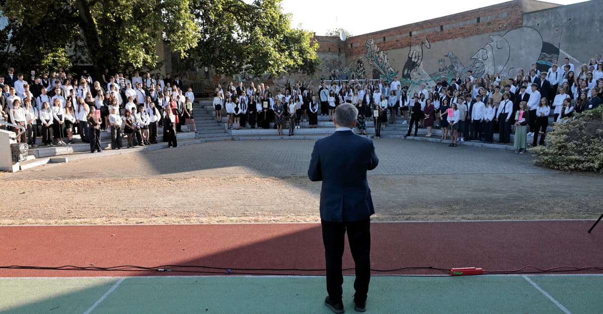 Polskie nauczycielki. Czują się niedoceniane i źle wynagradzane, ale przez cały czas lubią uczyć [BADANIE]