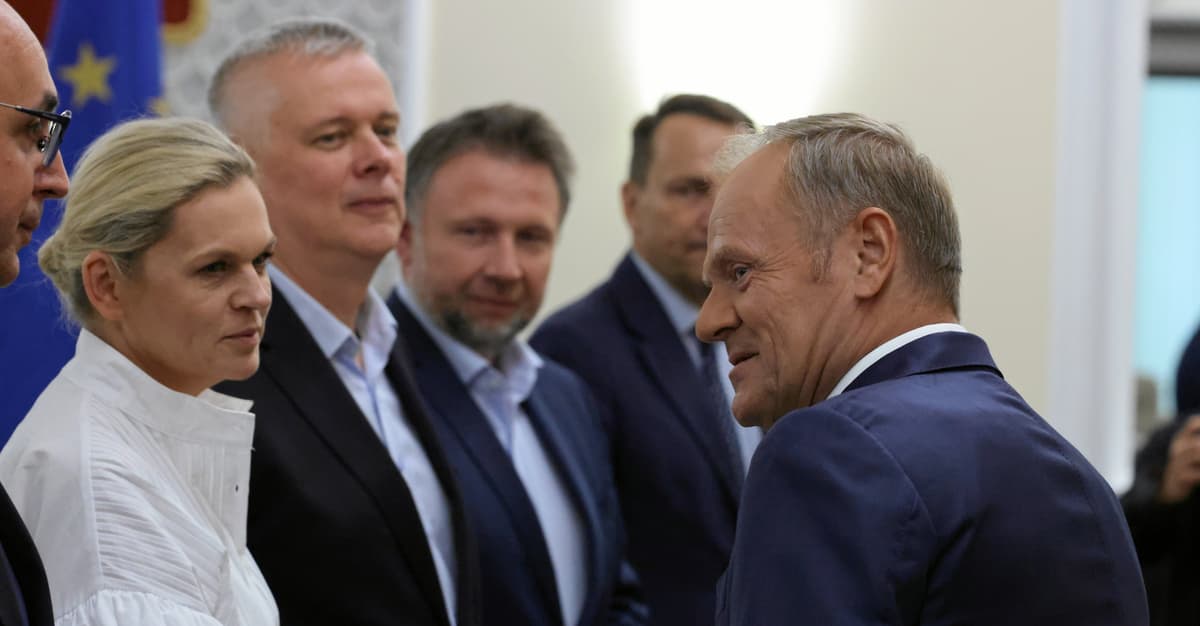 Tusk sprząta po Nowackiej. Pieniądze za godziny „basiowe” od stycznia, ale bez wyrównania