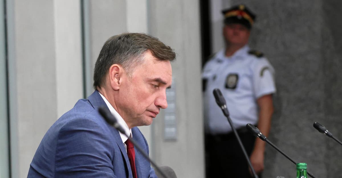 Prokuratorzy zabezpieczyli majątek Ziobry. Blokada kont, przymusowa hipoteka