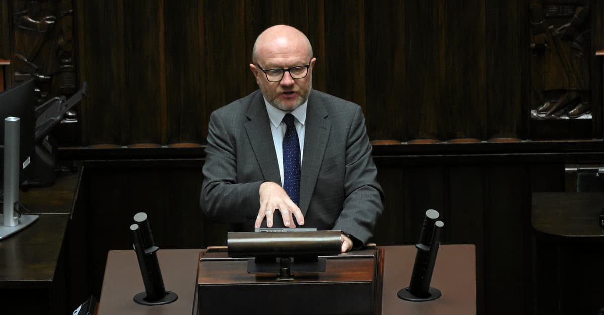 Wiceminister zajmujący się migracjami odchodzi z ministerstwa. Ale zostaje w rządzie