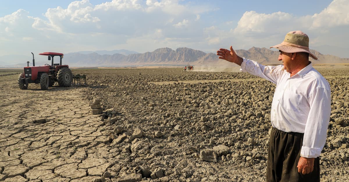 Susza, korupcja, beton i sankcje. Iran latami pracował na dzisiejszą katastrofę [WYWIAD]