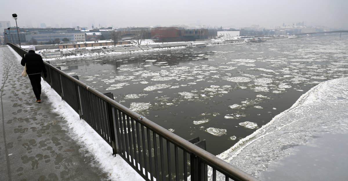Fala mrozów w Polsce. W weekend opady śniegu i zamiecie