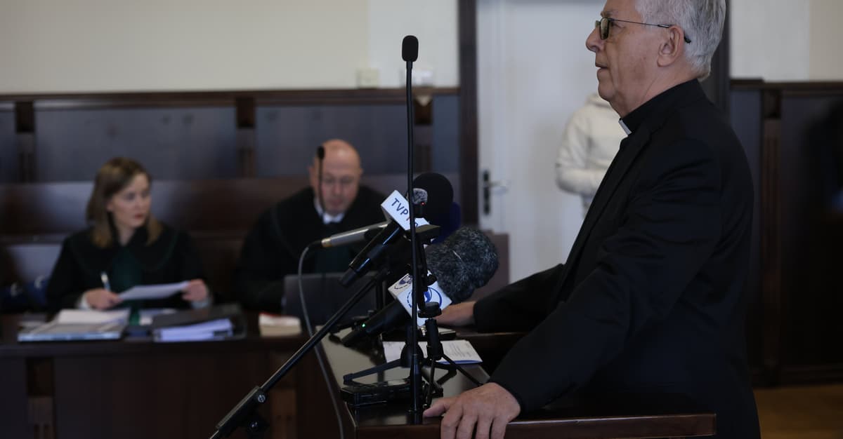 Wiedział. I wysłał księdza pedofila na misję za granicę. Przed sądem mówi, dlaczego [PROCES BISKUPA JEŻA]