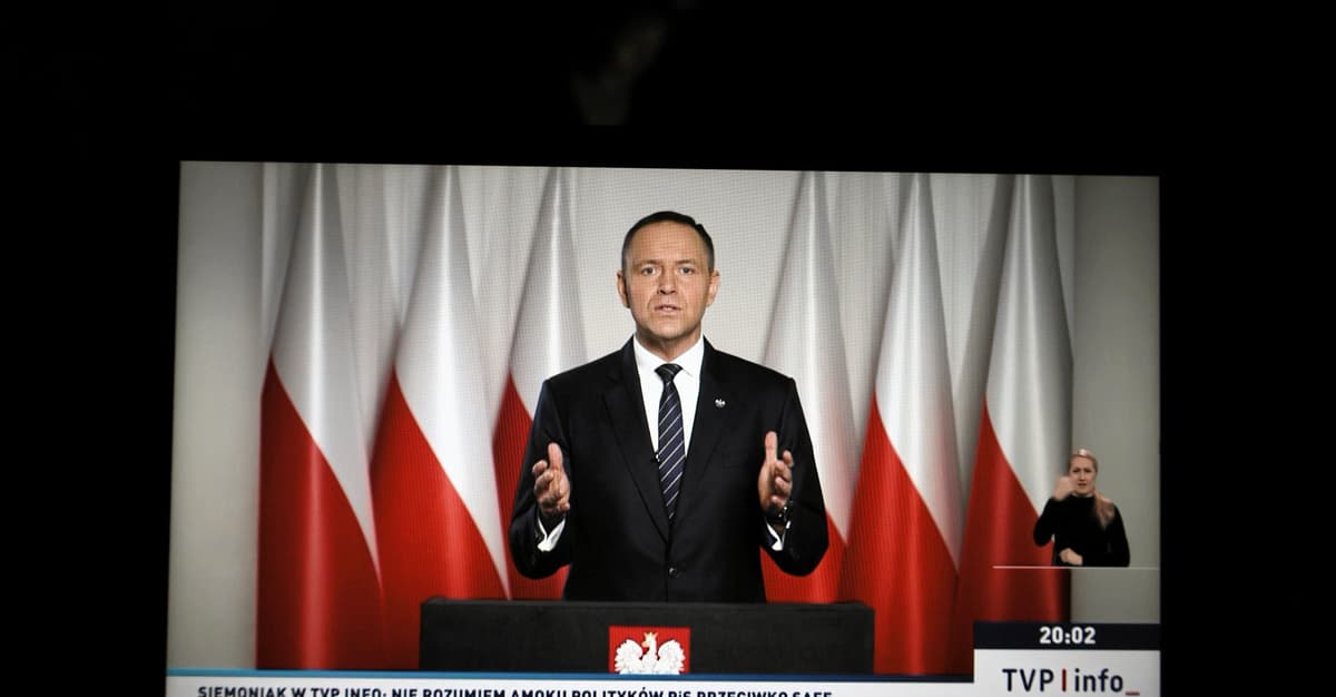 Po mnie choćby potop. W co gra prezydent Nawrocki i kto na tym korzysta