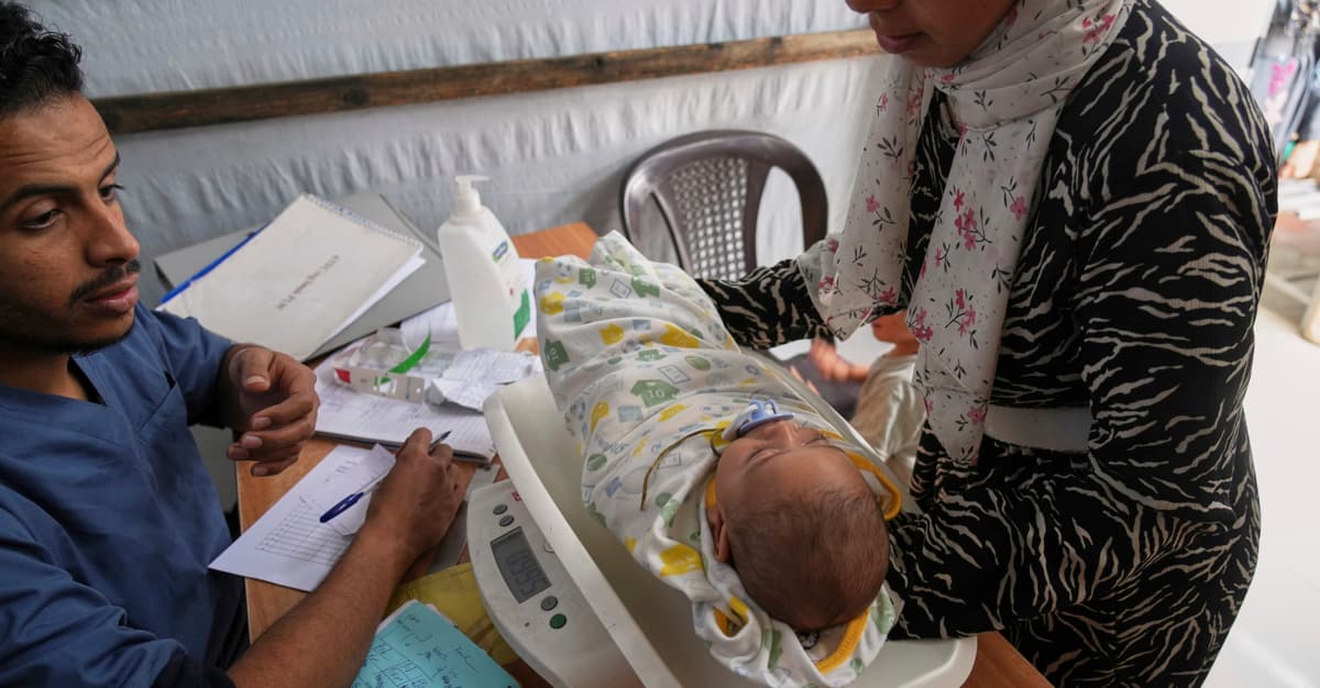 Sondaż: Polacy krytyczni wobec działań Izraela w Strefie Gazy. I nieco bardziej skłonni do pomocy migrantom