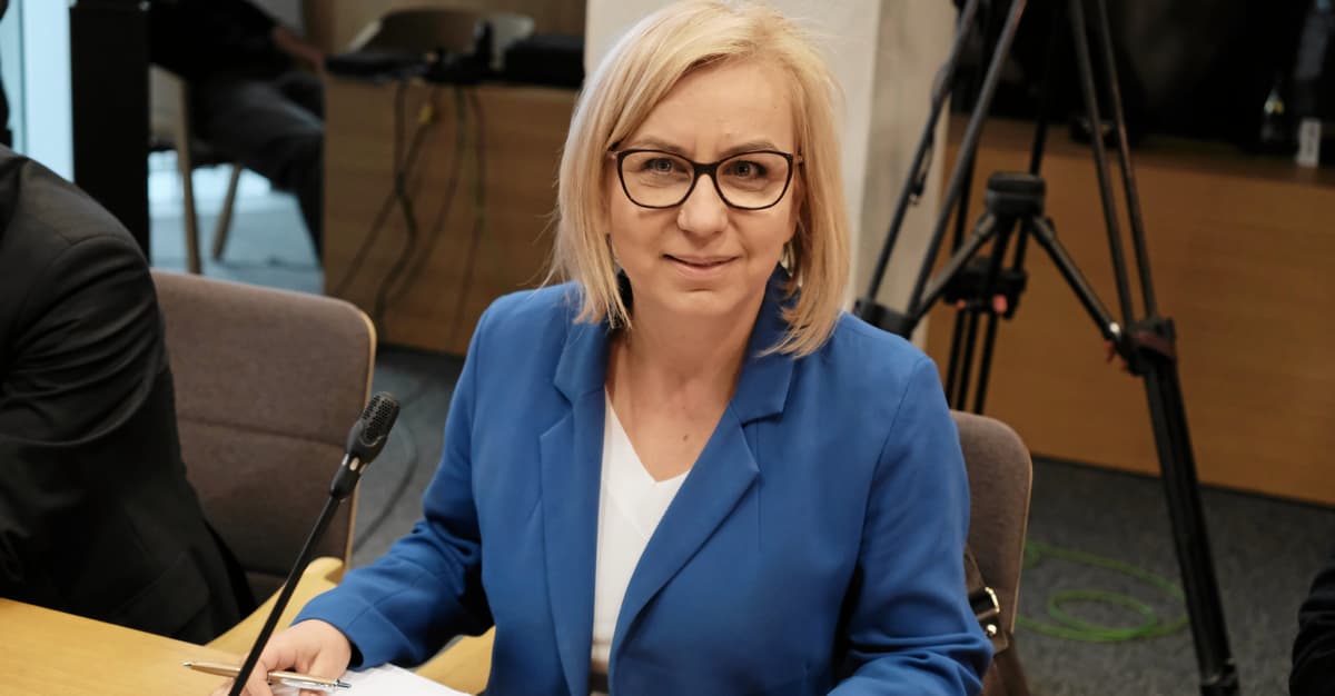 Hennig-Kloska nie straci stanowiska. Tusk do opozycji: „Pani minister zostaje mimo waszych intryg”