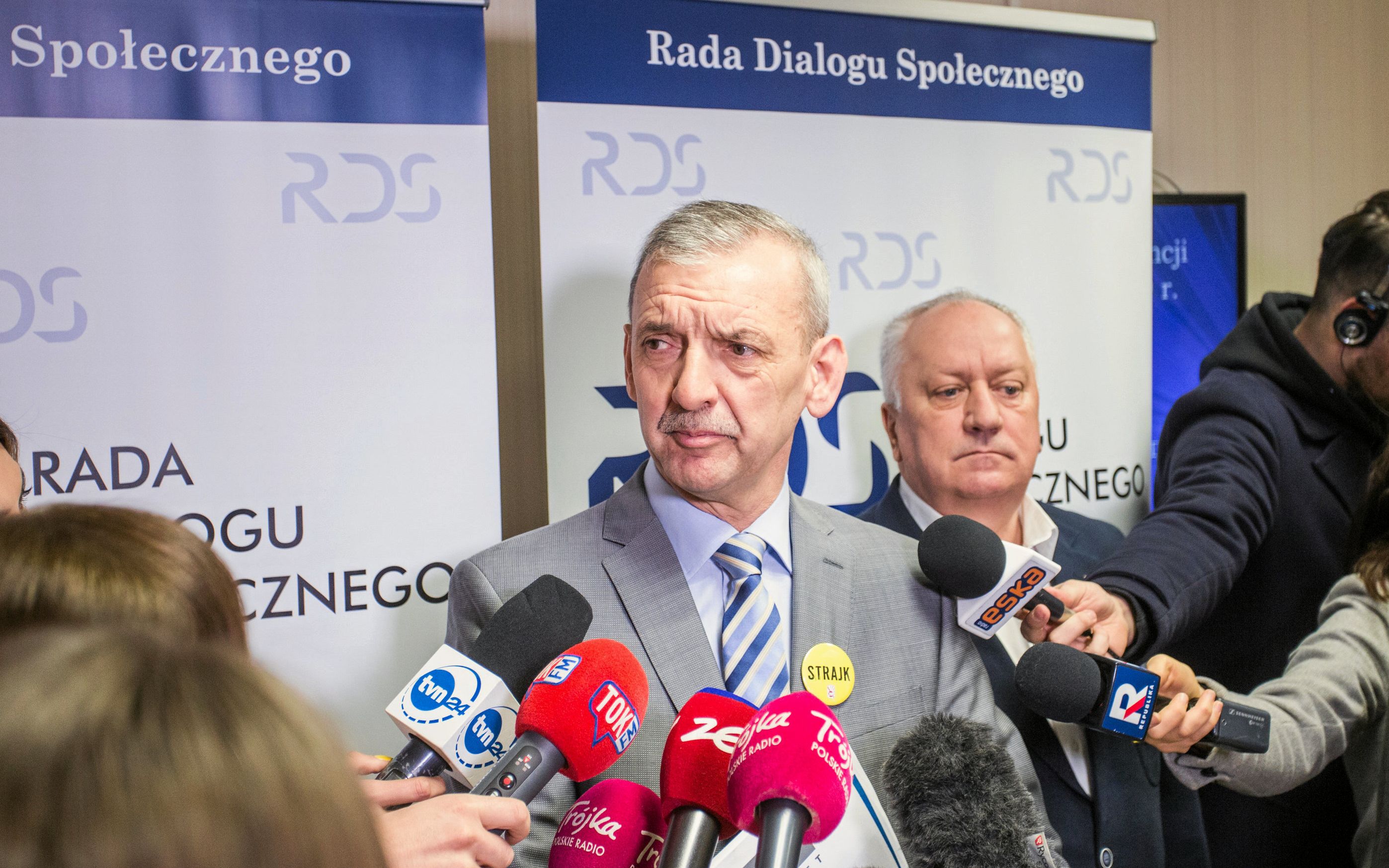05.04.2019 Warszawa , ulica Limanowskiego 23 , Centrum Partnerstwa Spolecznego . Od lewej: prezes ZNP Slawomir Broniarz , wiceprezes ZNP Grzegorz Gruchlik podczas kolejnego dnia negocjacji Rzadu z przedstawicielami Nauczycieli .
Fot. Adam Stepien / Agencja Gazeta