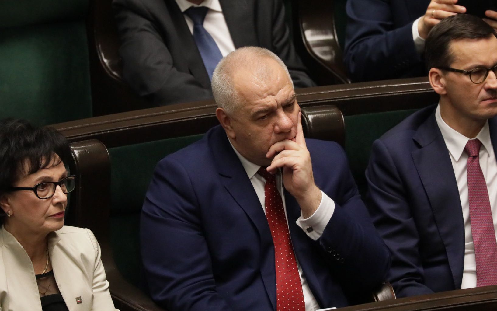 12.11.2019  Warszawa , ulica Wiejska . Sejm . Pierwsze posiedzenie Sejmu IX Kadencji . Od lewej: Elzbieta Witek , Mariusz Kaminski , Jacek Sasin, Mateusz Morawiecki , Lukasz Schreiber podczas glosowania nad kandydatura Elzbiety Witek na stanowisko marszalka Sejmu .
Fot. Slawomir Kaminski / Agencja Gazeta