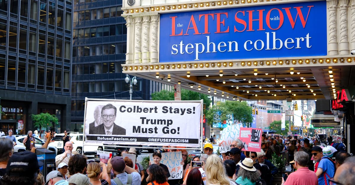 Koniec legendy amerykańskiej telewizji. Media podlizują się Trumpowi, ofiarą Stephen Colbert