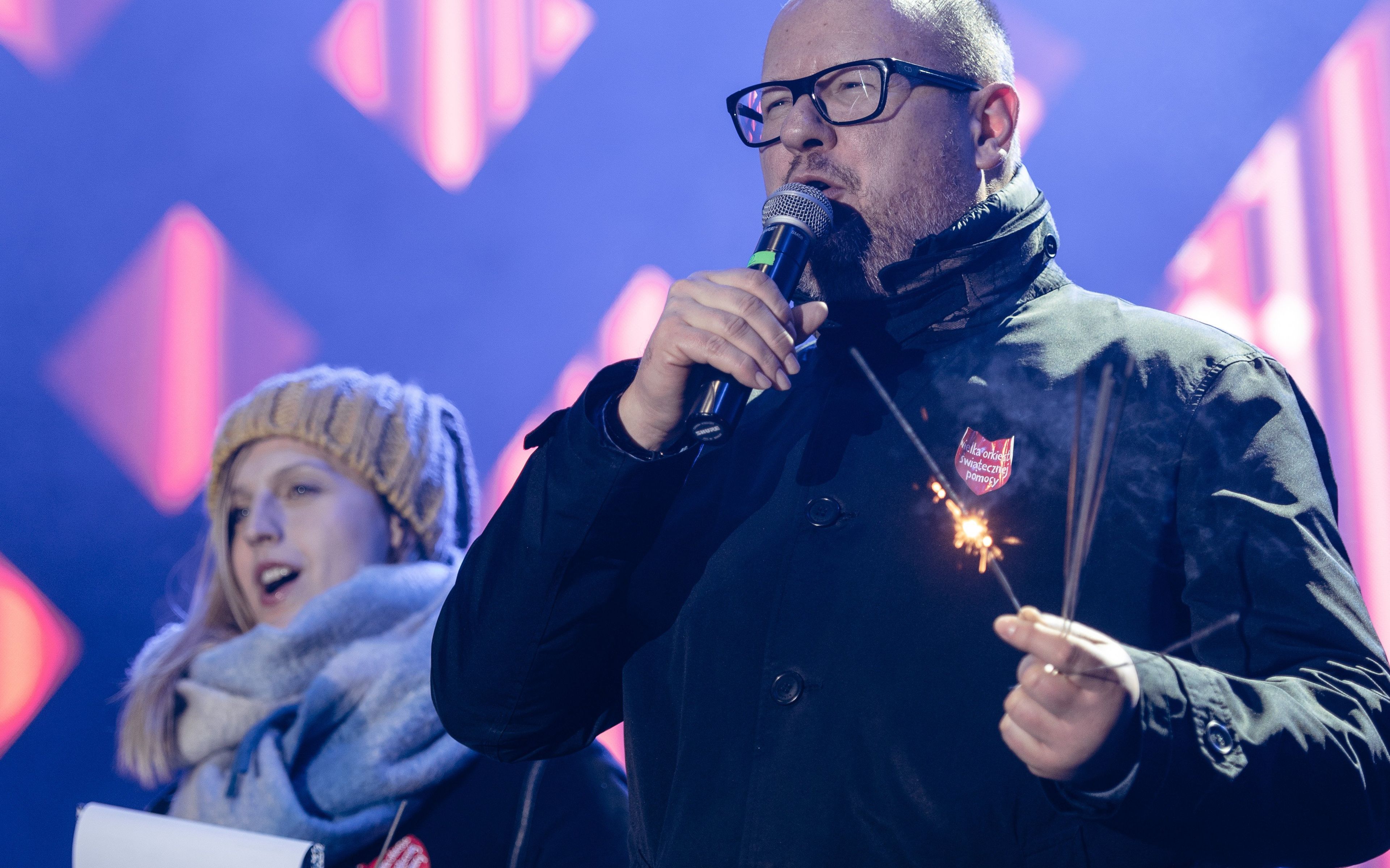 Final 27. Wielkiej Orkiestry Swiatecznej Pomocy gra w Trojmiescie . Atak na Pawla Adamowicza