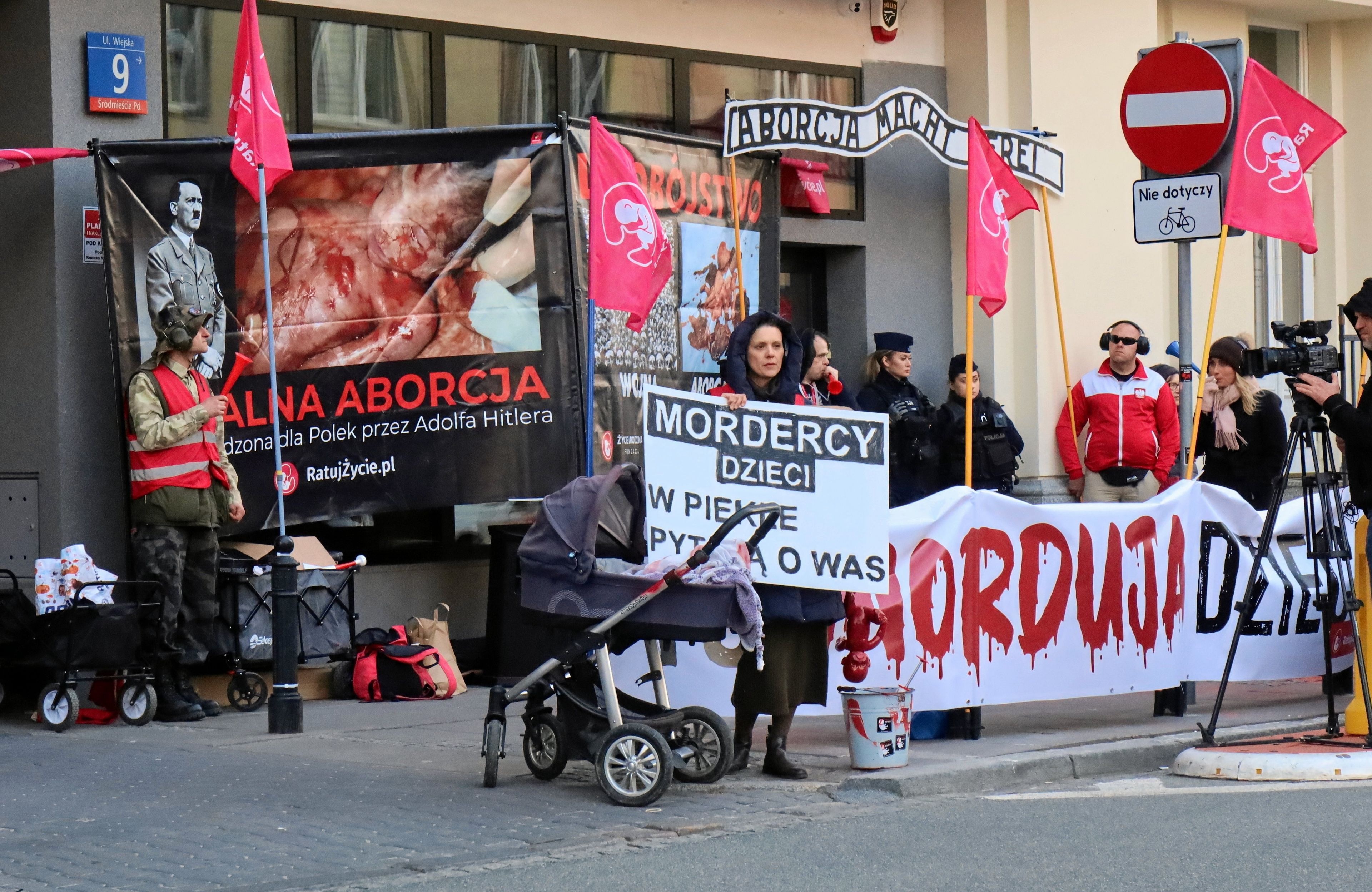 Protest antyaborcyjny pod przychodnia aborcyjna