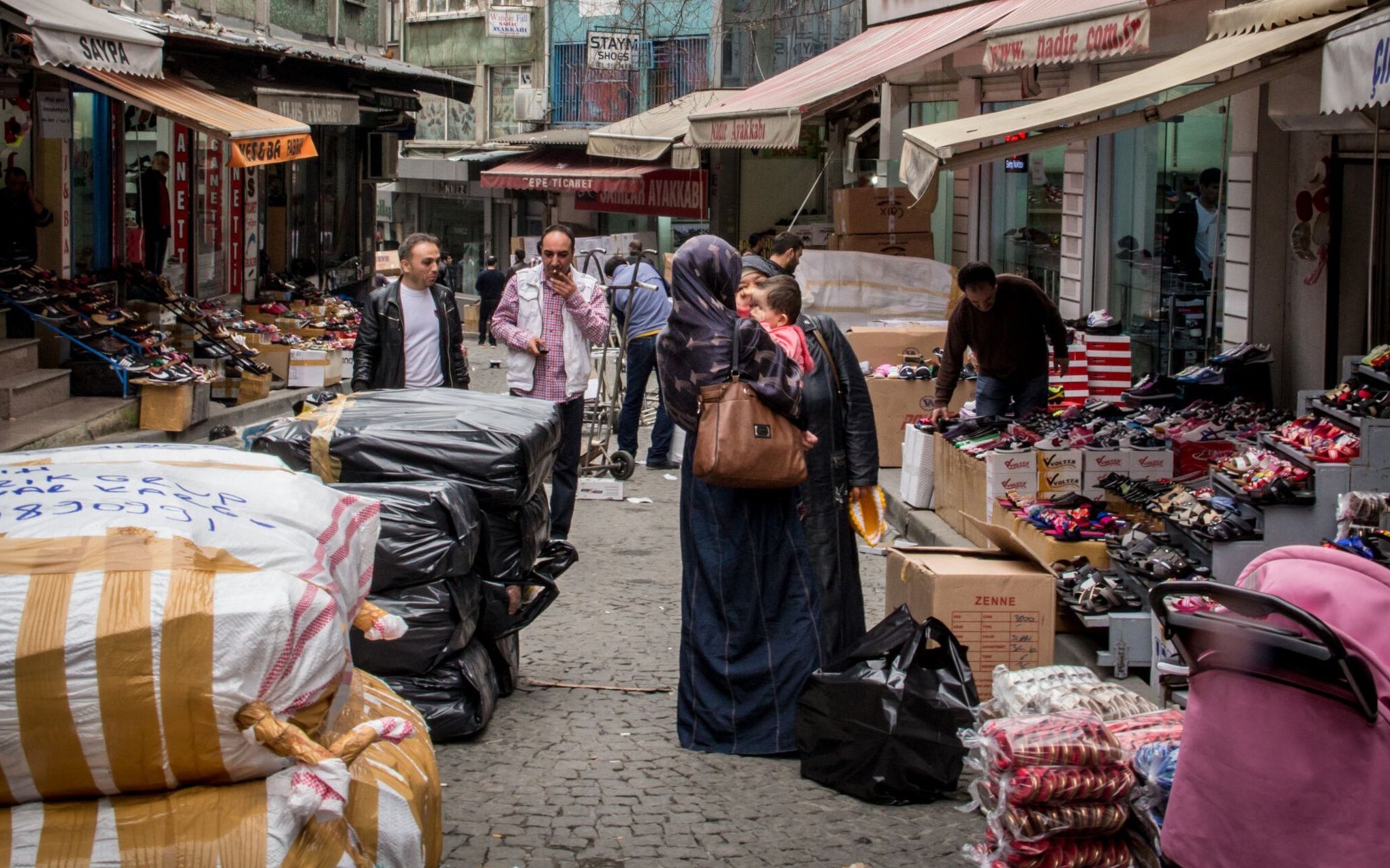 Grafika do artykułu Istanbul. A smuggler assures me: „It’s 100% guaranteed.” An OKO.press reporter on the refugee trail