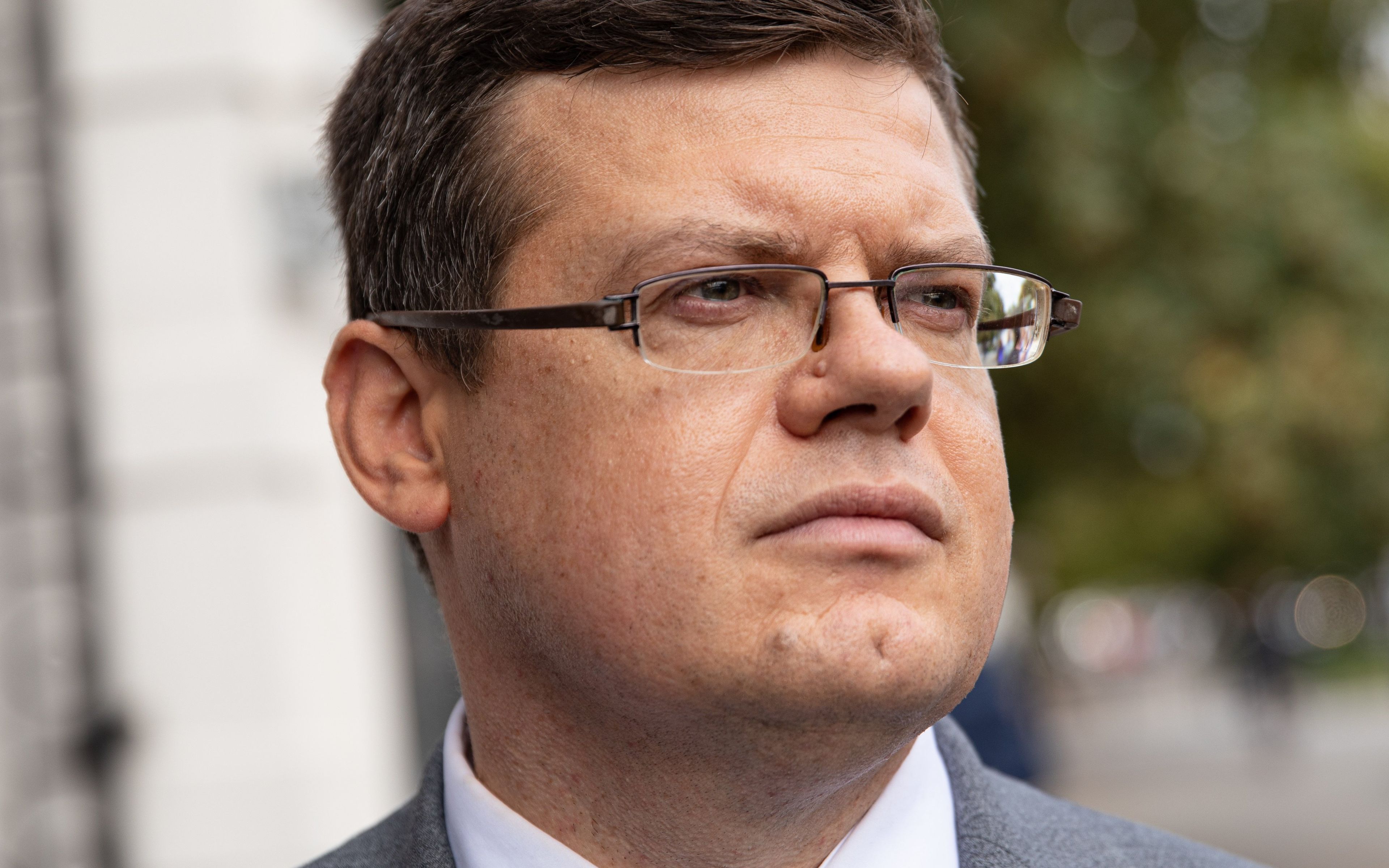 21.08.2019  Warszawa , aleje Ujazdowskie 11 . Prezes Stowarzyszenia Sedziow Polskich IUSTITIA Krystian Markiewicz podczas  konferencji prasowej pod Ministestwem Sprawiedliwosci . 
Fot. Dawid Zuchowicz / Agencja Gazeta