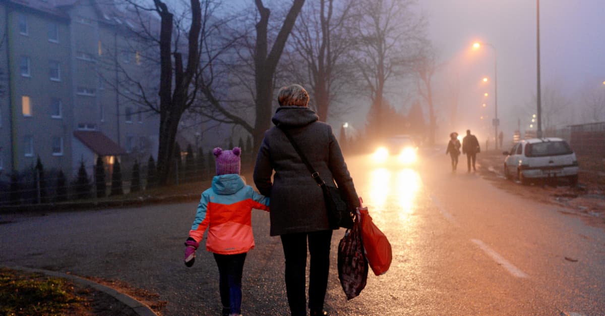Wysiłek, którego nie widać. Jak odciążyć nieodpłatną pracę w rodzinie [WYWIAD]