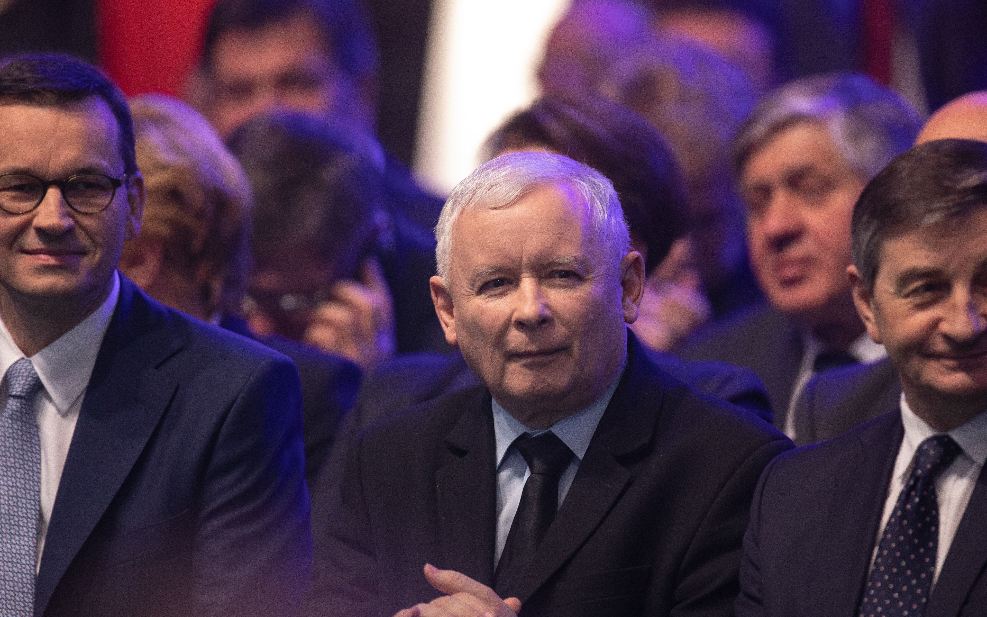 23.02.2019 Warszawa , Hala Expo XXI . Premier Mateusz Morawiecki , jego partyjny zwierzchnik Jaroslaw Kaczynski , oraz Marszalek Sejmu Marek Kuchcinski podczas konwencji Prawa i Sprawiedliwosci " Nowa Arena Programowa " . 
Fot. Dawid Zuchowicz / Agencja Gazeta