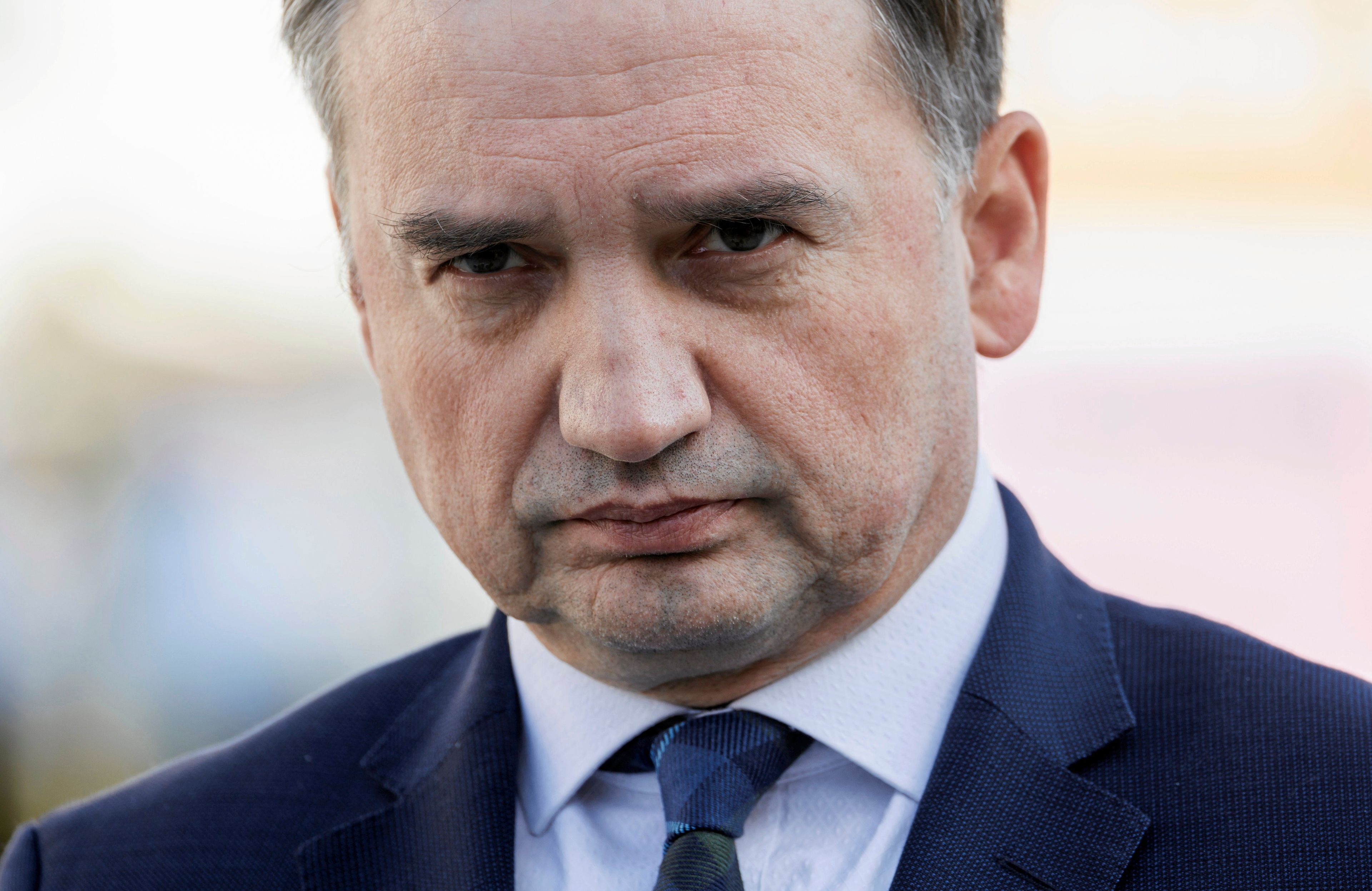 Portret Zbigniewa Ziobry w zbliżeniu