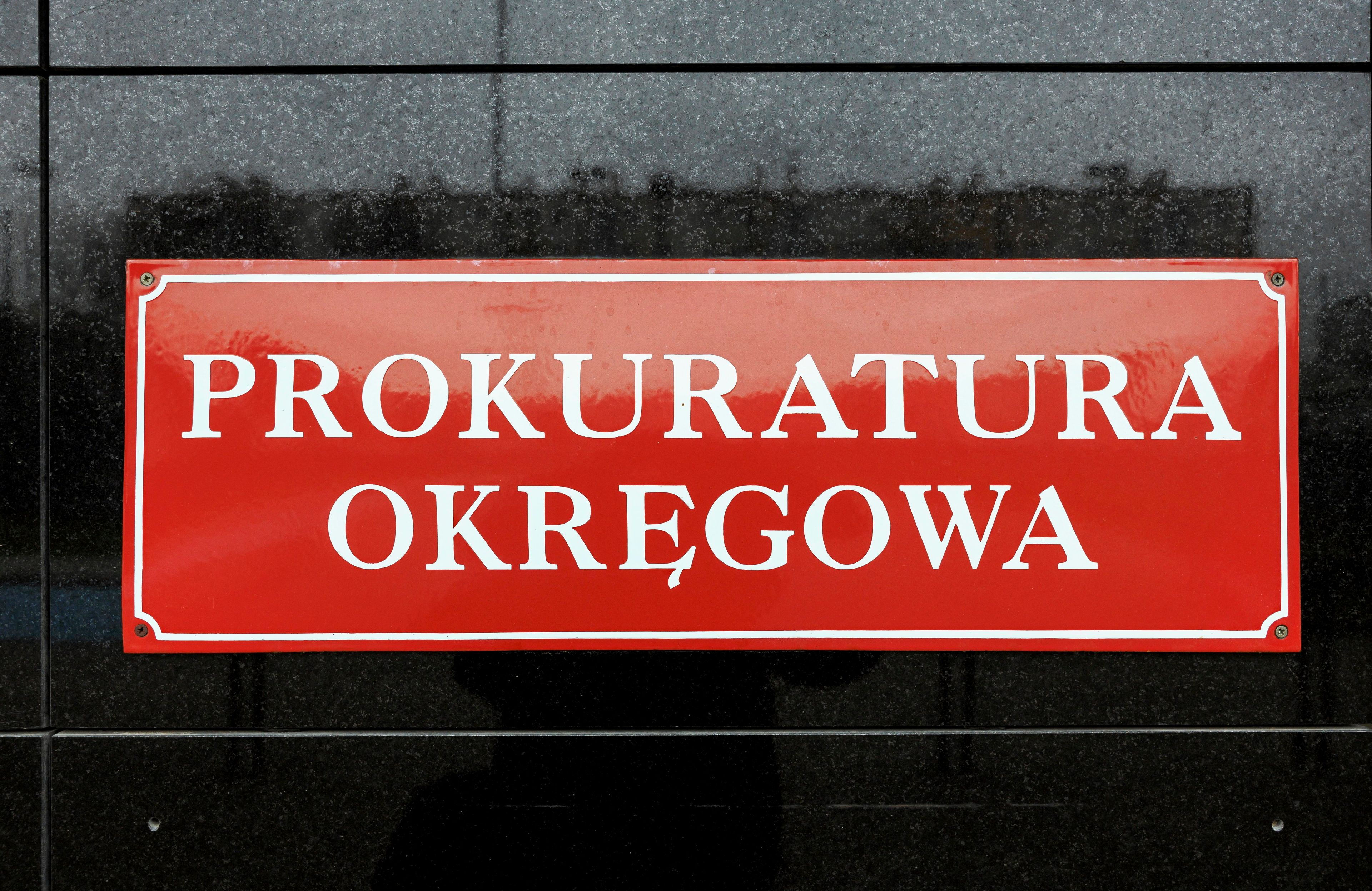prokuratura okręgowa - napis na szyldzie