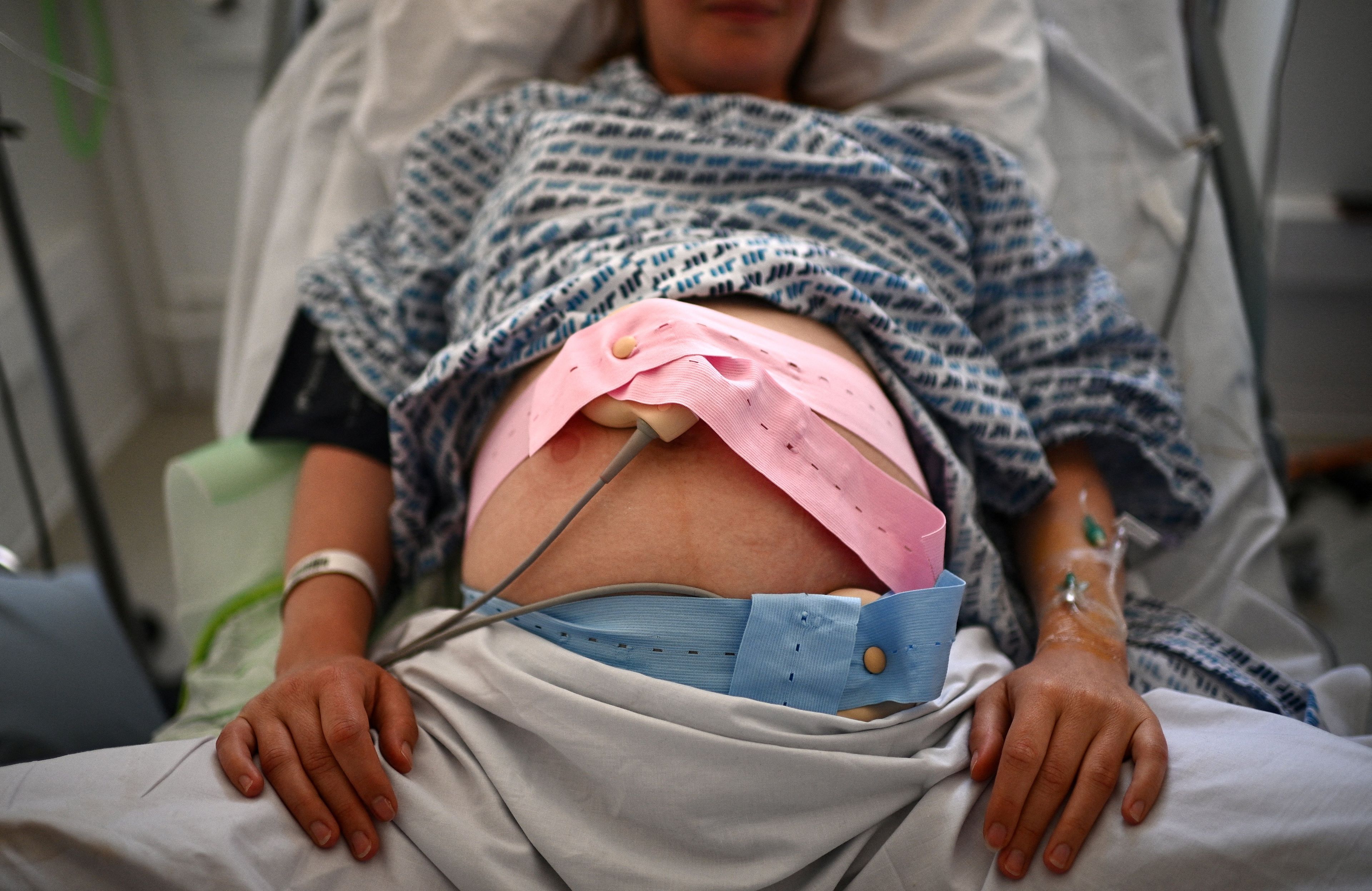 Kobieta w ciąży, tuż przed porodem