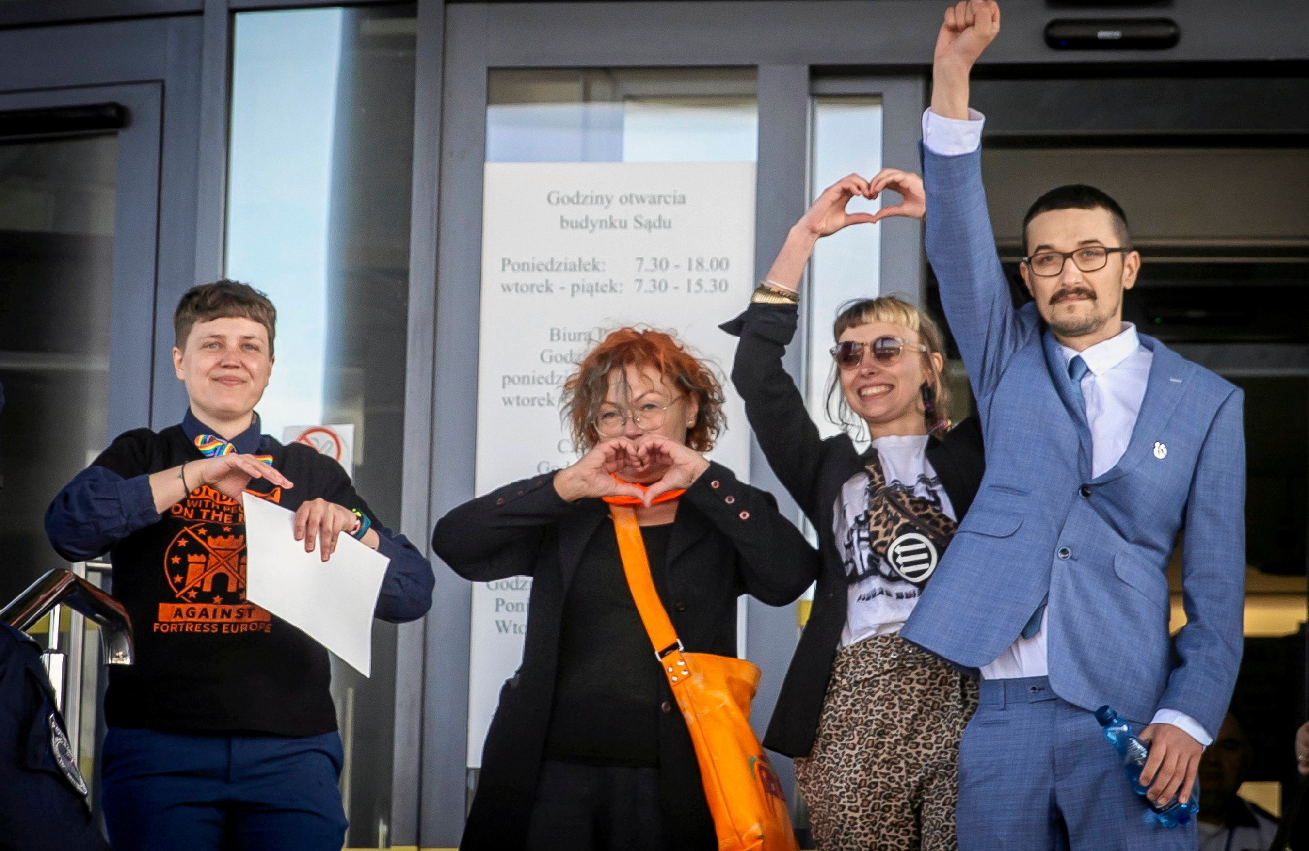 Manifestacja przed sądem rejonowym w Białymstoku w obronie aktywistów przed sądem podczas procesu przeciwko piątce aktywistów z granicy polsko – białoruskiej, oskarżonych o pomoc migrantom