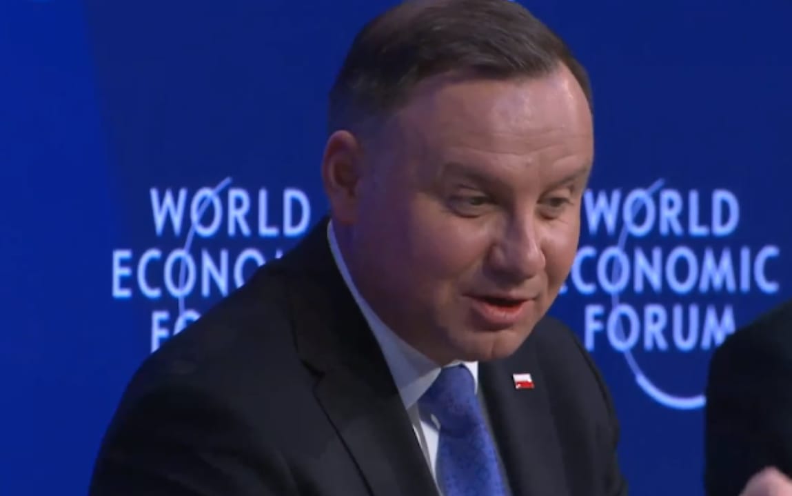 Grafika do artykułu Bielan: "Prezydent świetnie włada angielskim". W Davos nie władał