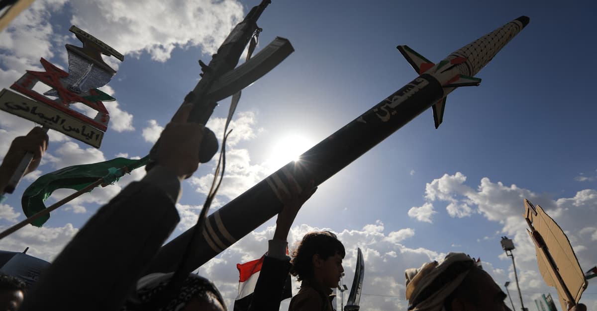 Wróciliśmy do czasów sprzed cywilizacji – jemeńska pisarka o wojnie domowej [ROZMOWA]