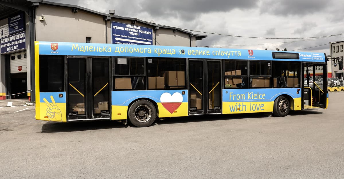 Zbiera na autobusy dla Winnicy i ostrzega Polaków: „Przegrywamy z Rosją wojnę informacyjną”