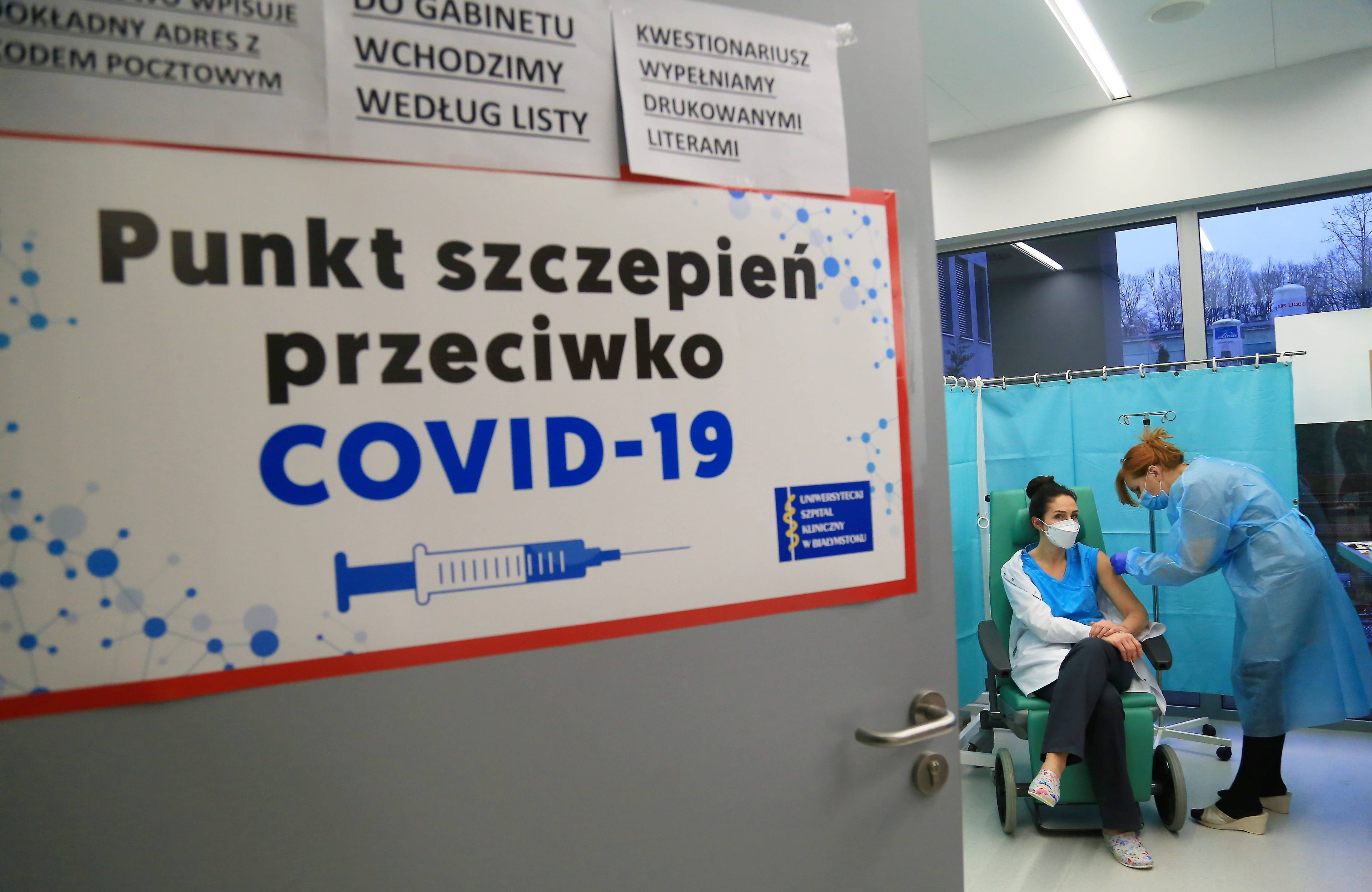 04.01.2021 Bialystok . Szpital Kliniczny Uniwersytetu Medycznego w Bialymstoku . Szczepienia pracownikow sluzby zdrowia przeciwko covid-19 .