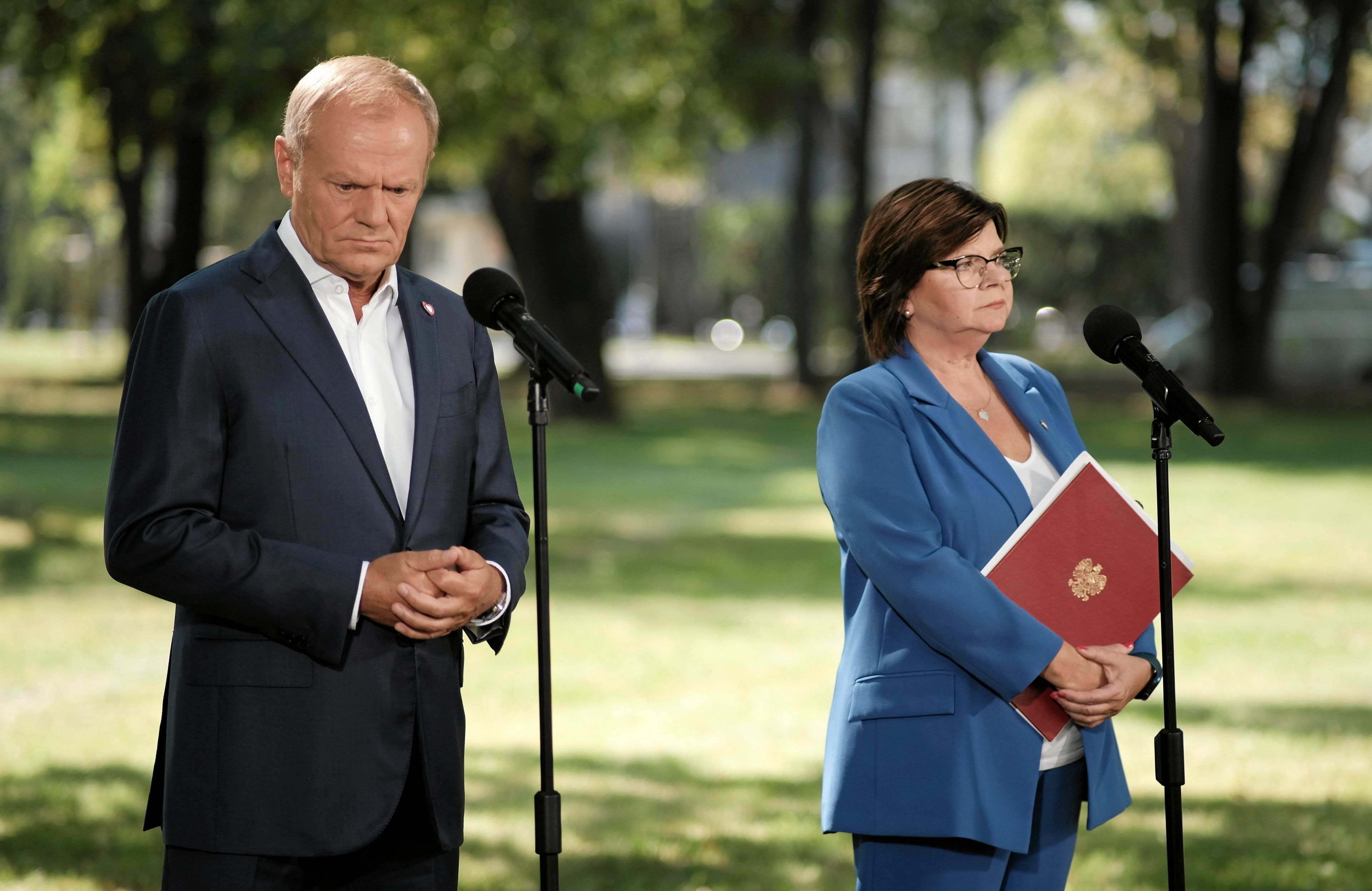 Minstra zdrowia Izabela Leszczyna i premier Donald Tusk podczas konferencji prasowej