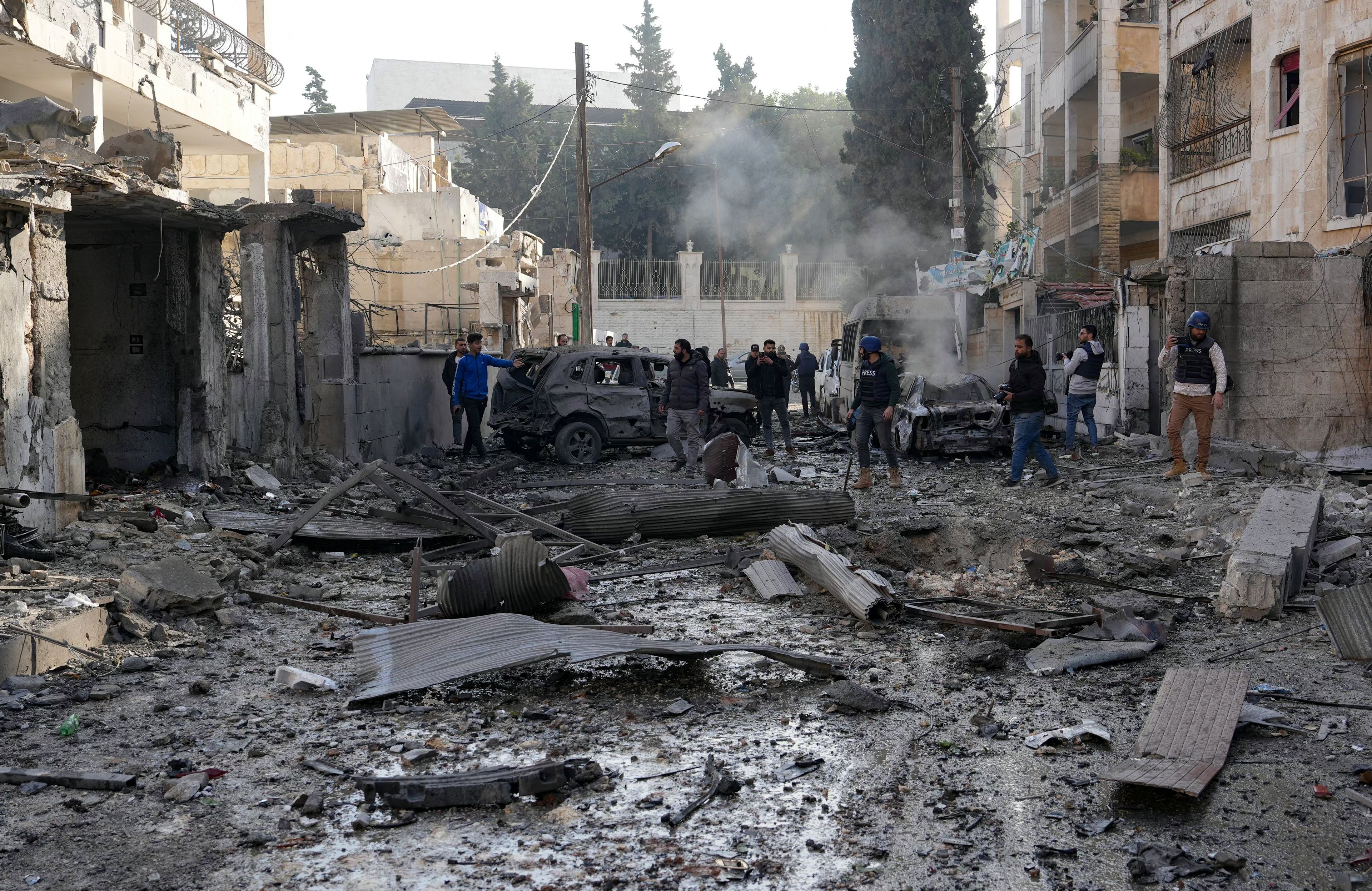 Skutki nalotu sił reżimowych w Idlib