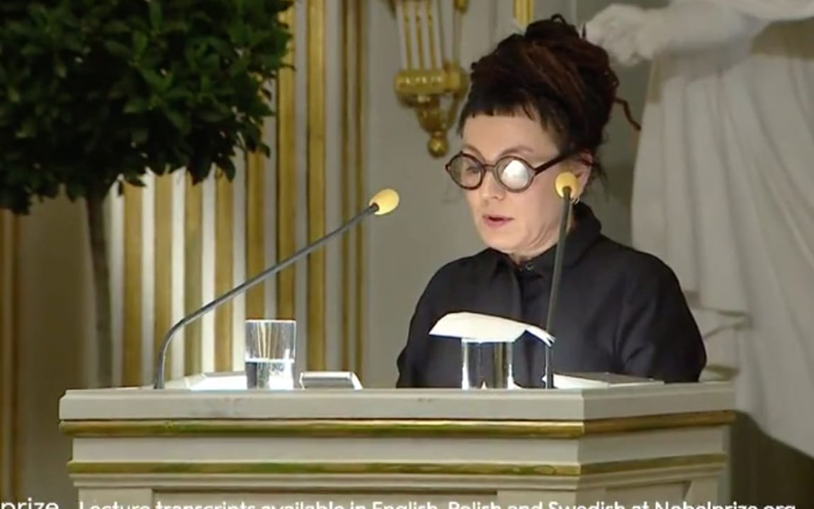 Grafika do artykułu Olga Tokarczuk: Wiedzą o tym politycy, że ten, kto snuje opowieść, rządzi [7 cytatów z odczytu noblowskiego]