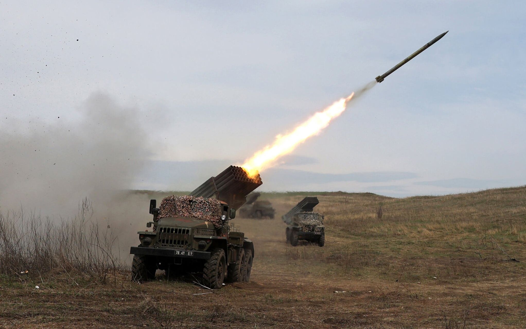 A Ukrainian multiple rocket launcher BM-21 "Grad" shells Russian troops' position, near Lugansk, in the Donbas region, on April 10, 2022. (Photo by Anatolii STEPANOV / AFP)