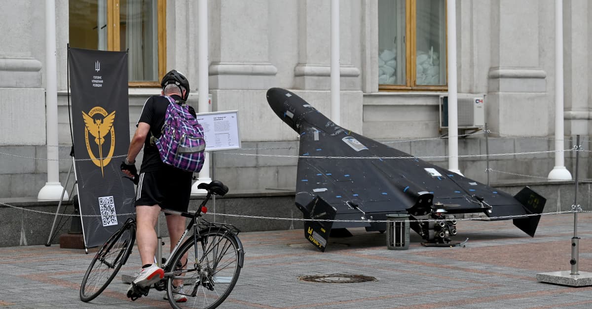 Jak się obronić przed setkami dronów? Łatwo nie będzie