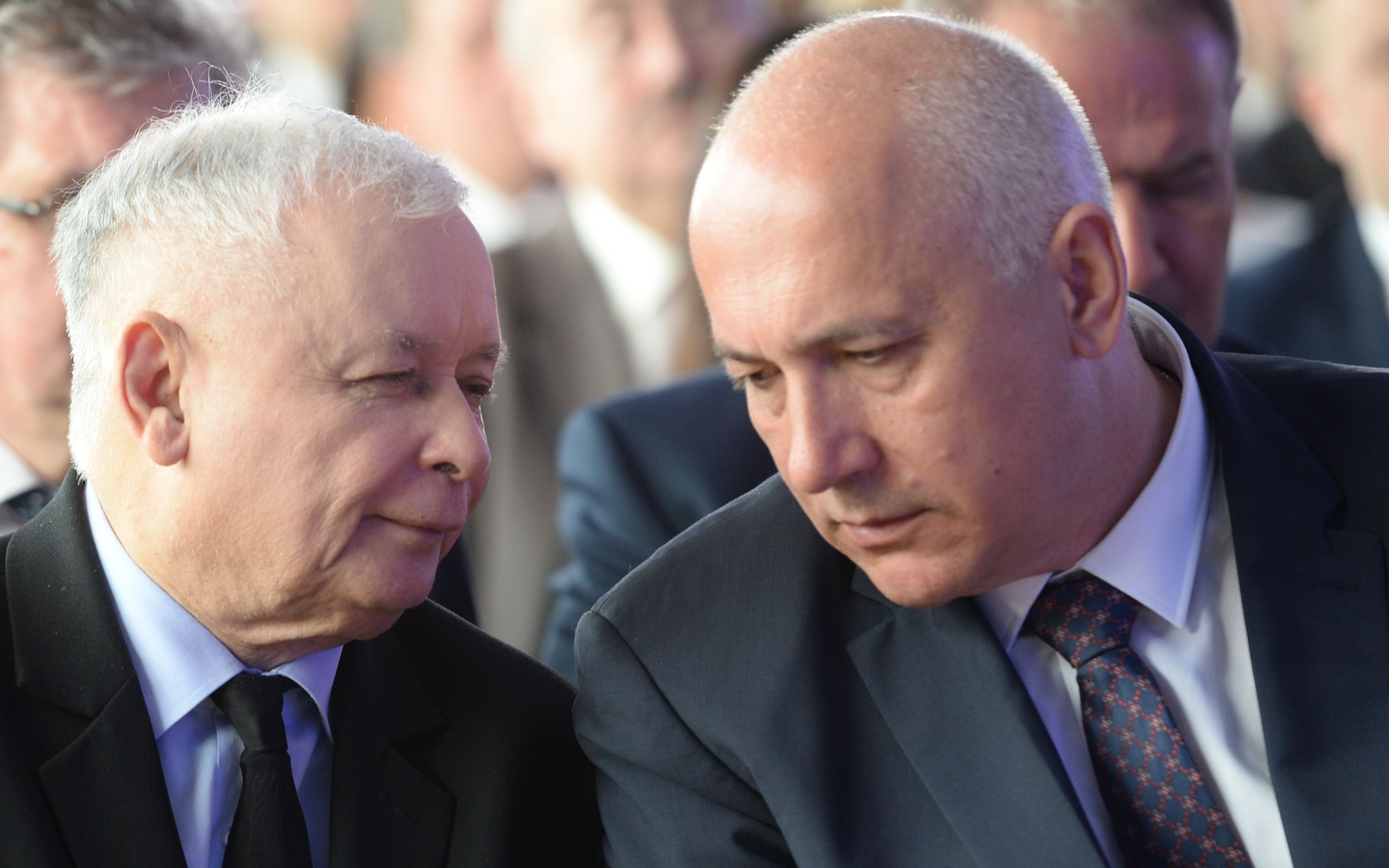 11.05.2019 Szczecin , Zaklady Chemiczne Police . Podpisanie umowy o kompleksowa realizacje projektu Polimery Police przez PDH Polska S.A. oraz Hyundai Engineering Co., Ltd . Nz Prezes Jaroslaw Kaczynski (L) , Minister Joachim Brudzinski (P) .
Fot. Krzysztof Hadrian / Agencja Gazeta