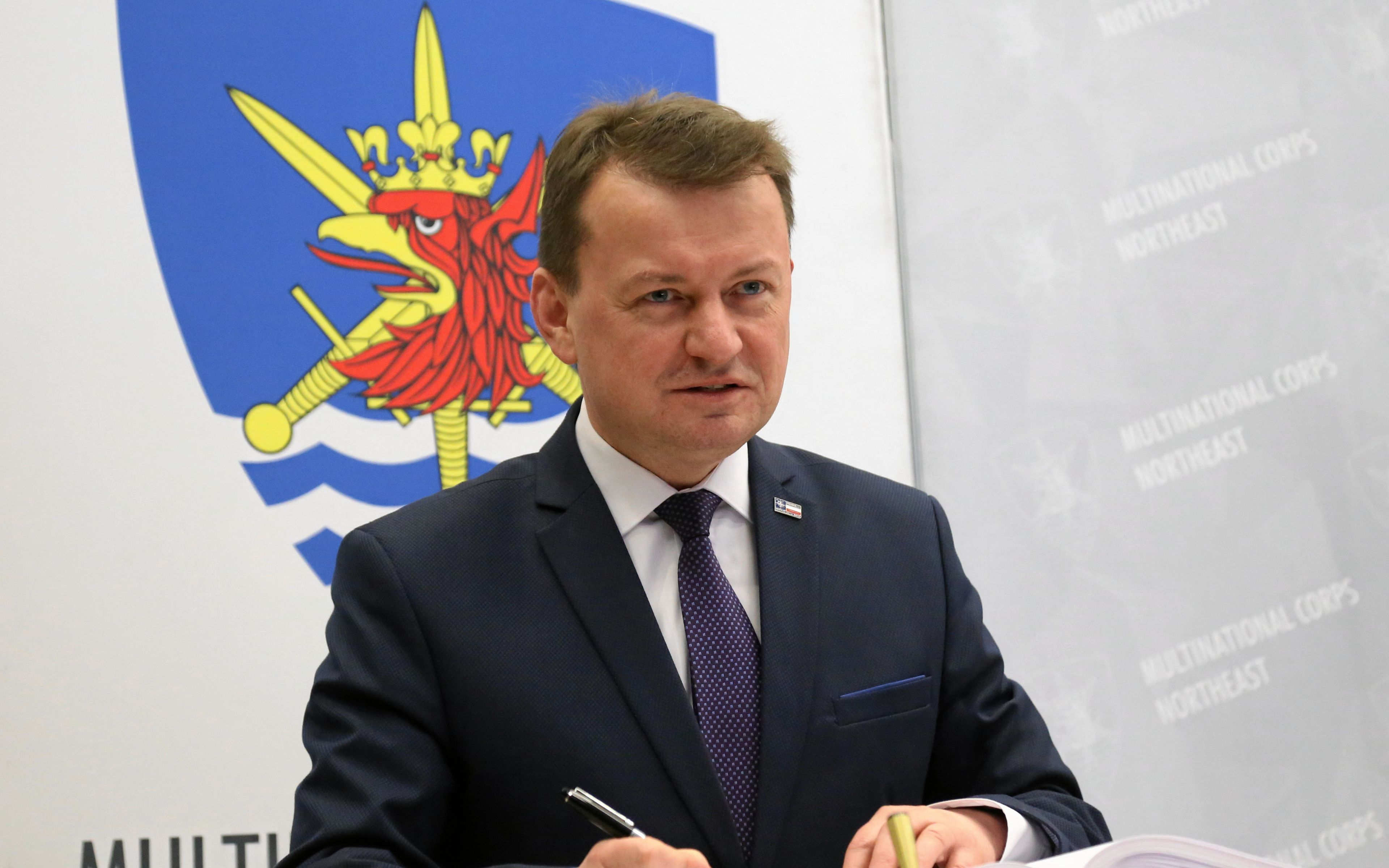 11.03.2019 Szczecin , Wielonarodowy Korpus Polnocno - Wschodni NATO ( Multinational Corps Northeast , MNC NE ) . Minister obrony Mariusz Blaszczak podczas obchodow 20-lecia czlonkostwa Polski , Czech i Wegier w NATO .
Fot. Cezary Aszkielowicz / Agencja Gazeta