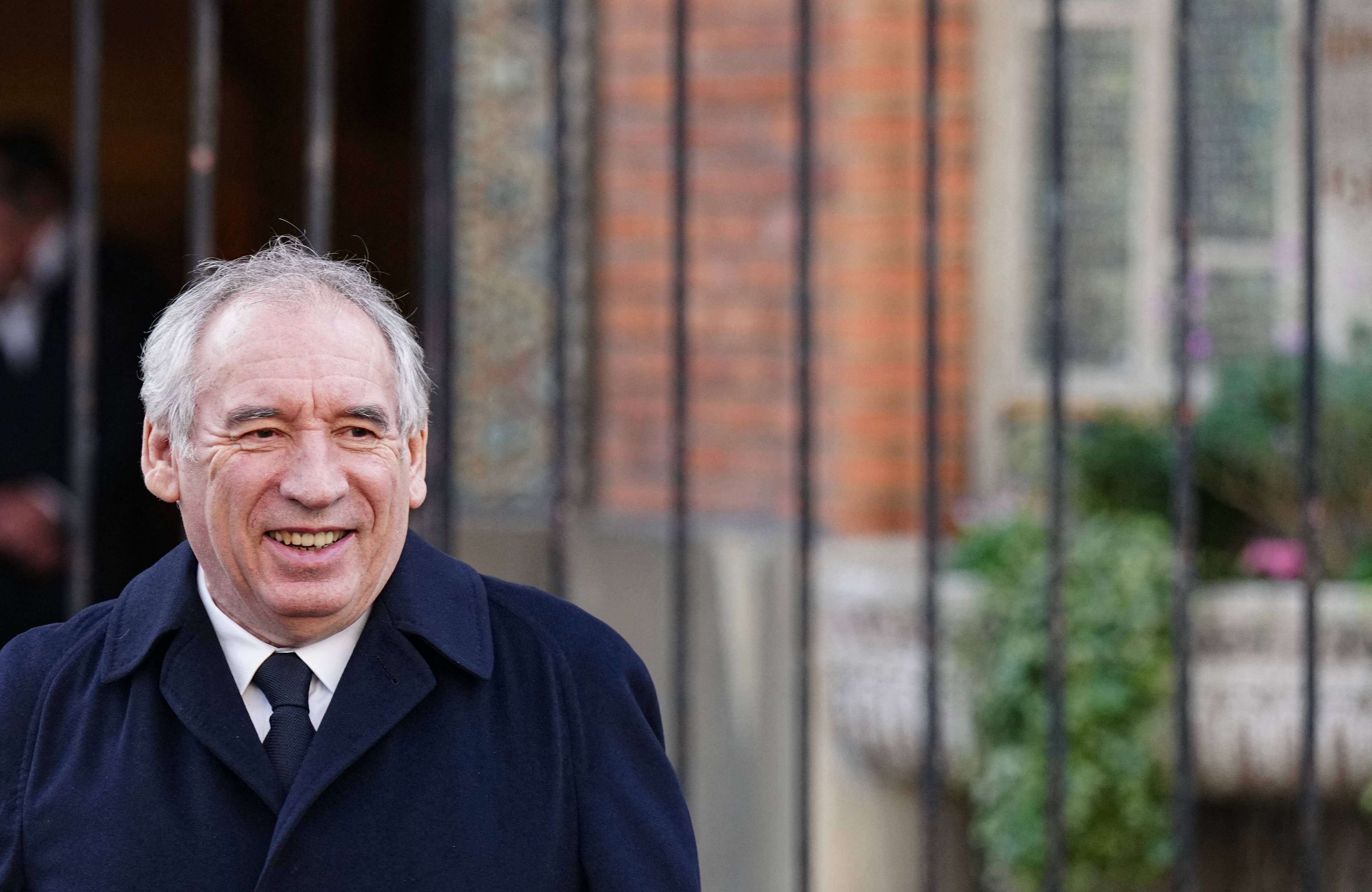 Premier Francji, przewodniczący partii Ruch Demokratyczny (MoDem) Francois Bayrou został mianowany dziewięć dni po tym, jak w wyniku głosowania wotum nieufności upadł rząd Michela Barniera. Przed Bayrou trudne zadanie wyciągnięcia Francji z wielomiesięcznego kryzysu politycznego.