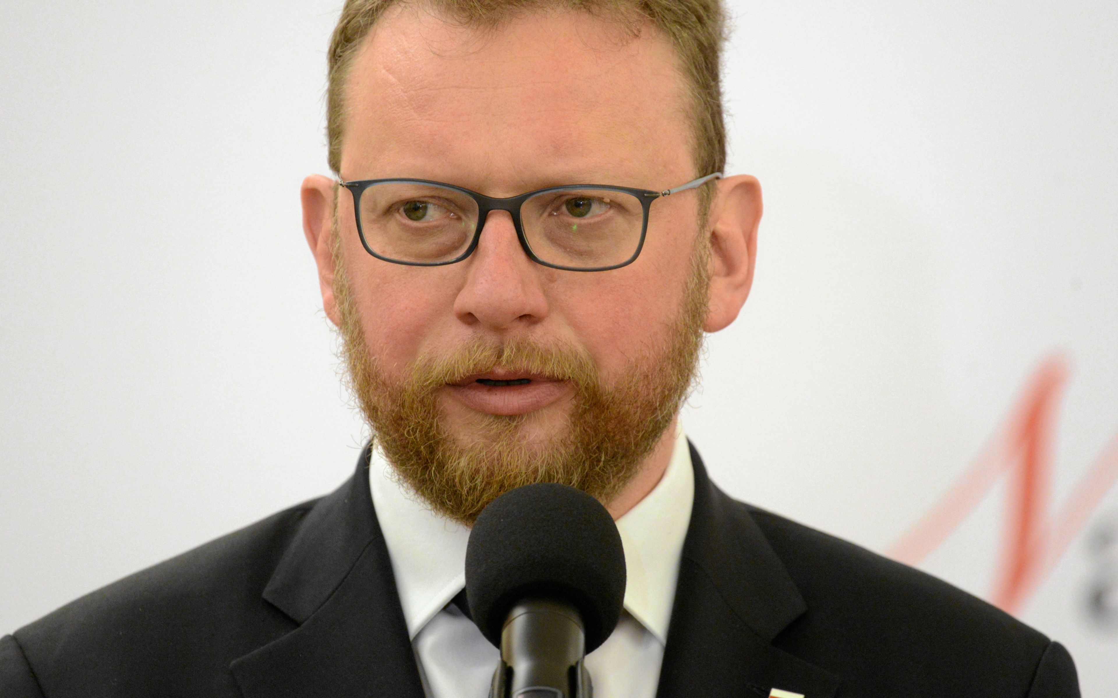 08.01.2019 Warszawa , Palac Prezydencki . Minister zdrowia w rzadzie PiS Lukasz Szumowski podczas podpisania przez prezydenta RP Andrzeja Dude projektu ustawy o Narodowej Strategii Onkologicznej przed przekazaniem do Sejmu RP . Pozniej zorganizowano konferencje prasowa .
Fot. Maciek Jazwiecki / Agencja Gazeta